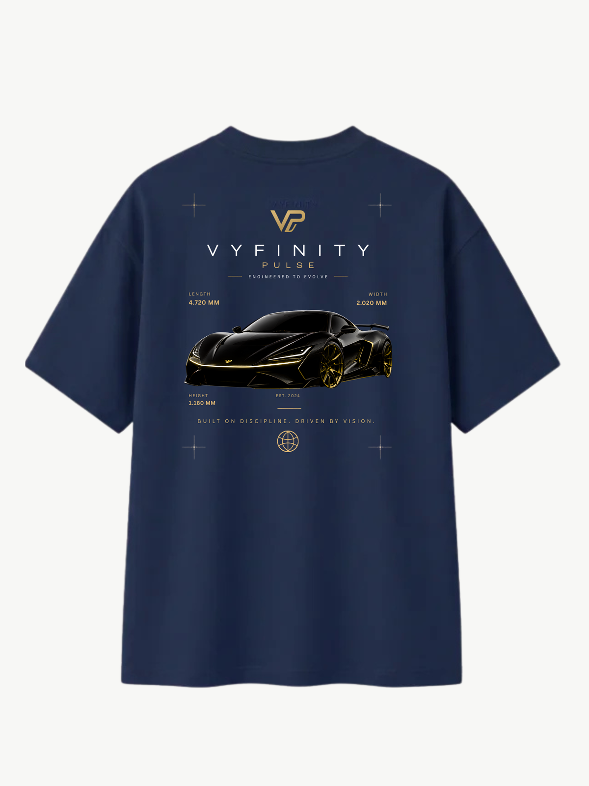 VYFINITY PULSE dunkelblaues Oversize-T-Shirt in Rückenansicht mit großem Motorsport-Backprint, schwarzem Supersportwagen und weiß-goldenem VYFINITY-Schriftzug auf weißem Hintergrund.