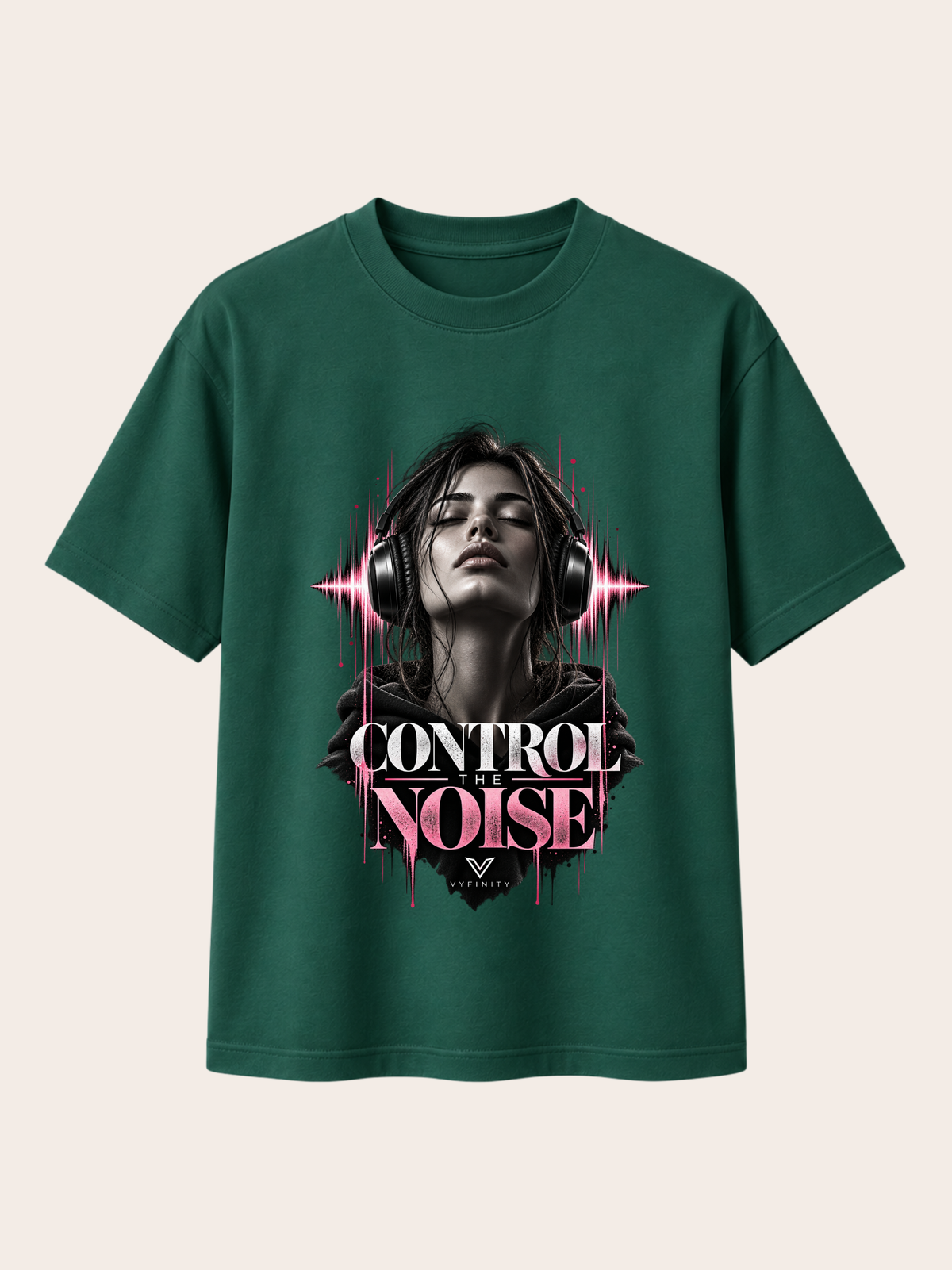 VYFINITY Control The Noise – Relaxed Fit T-Shirt 215 GSM – Dunkelgrün – Frontansicht – Control The Noise Print