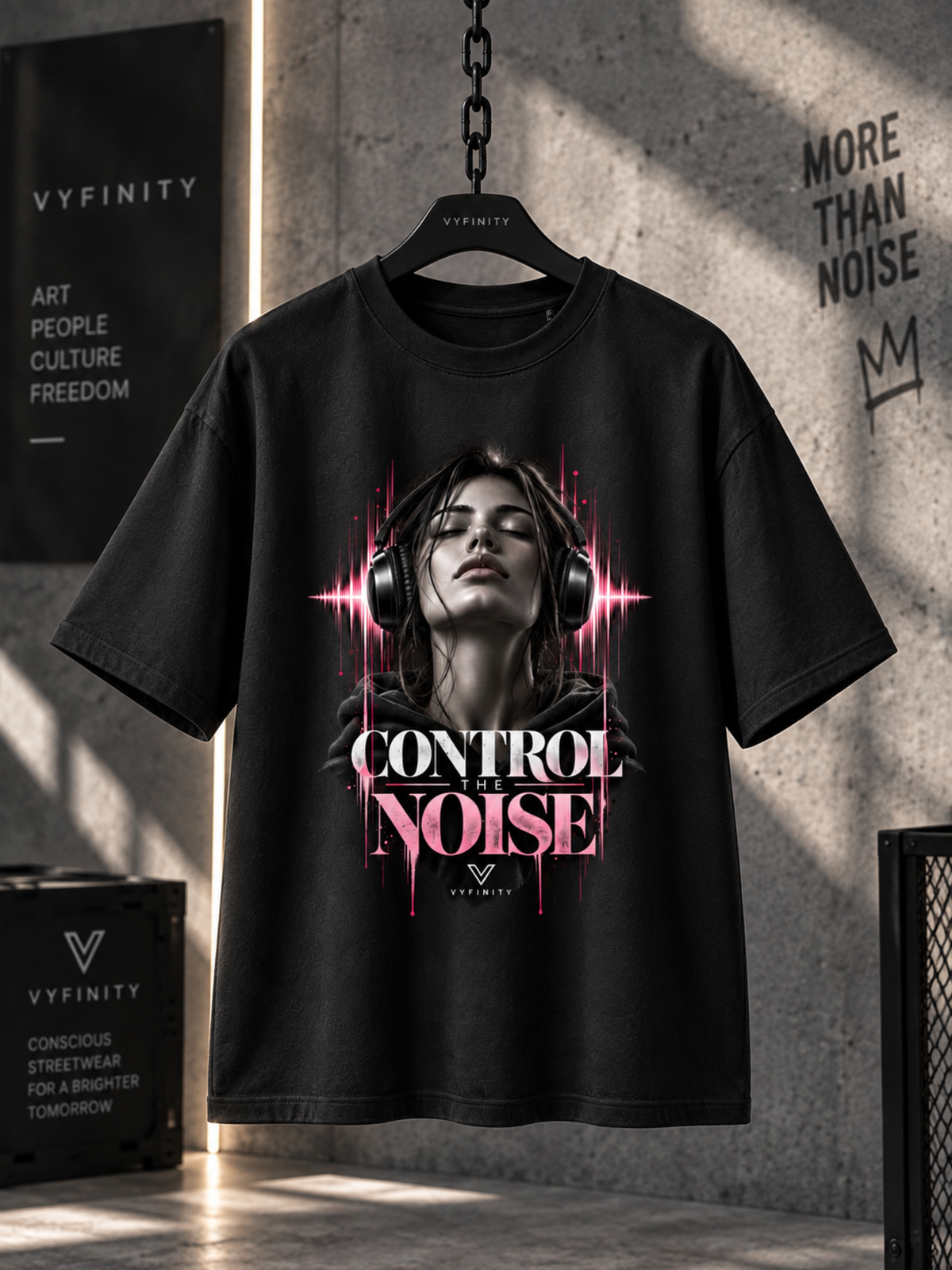 VYFINITY Control The Noise – Relaxed Fit T-Shirt 215 GSM – Schwarz – Frontansicht – Hängend – Premium Streetwear Lifestyle