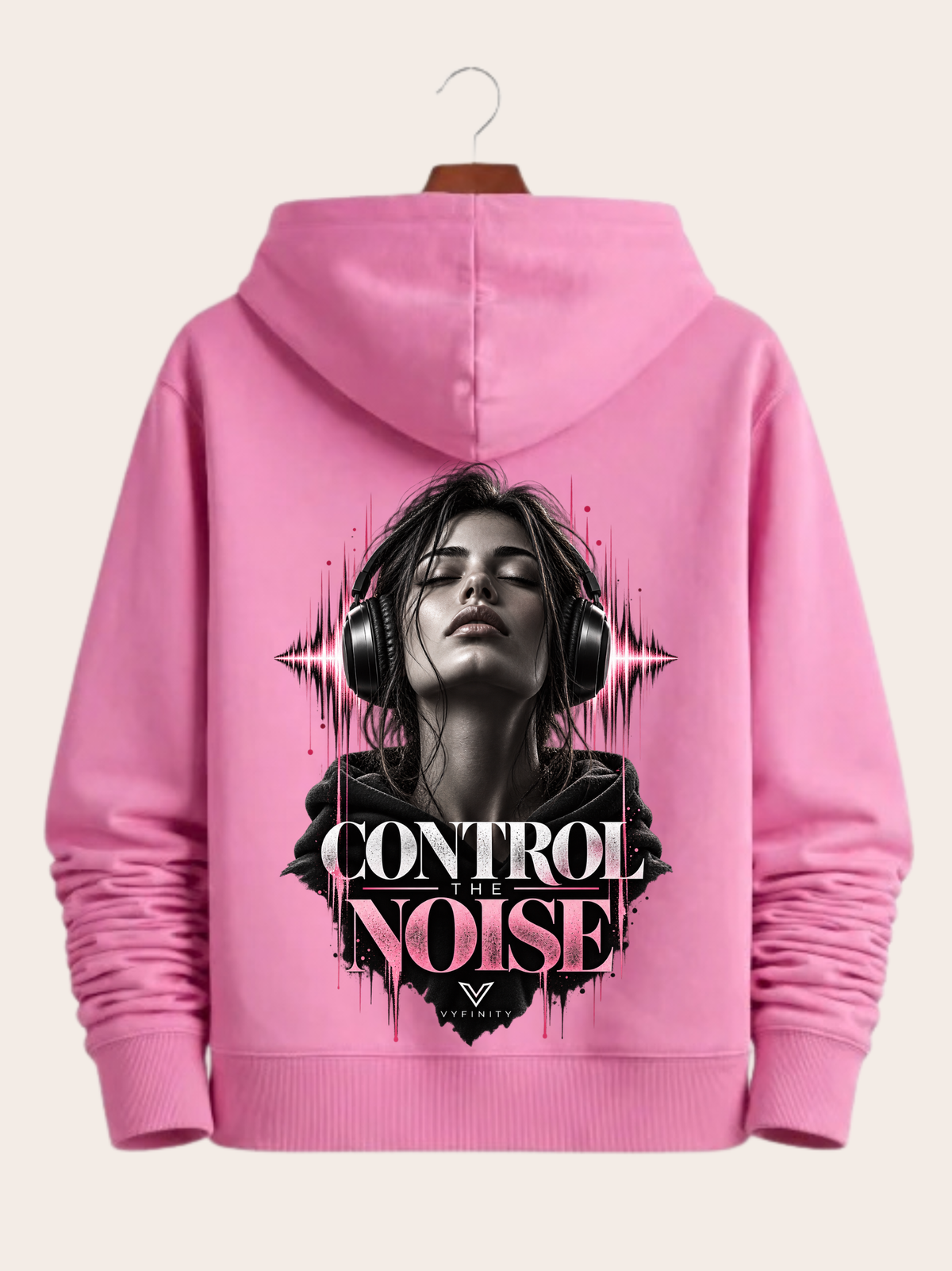 Vyfinity Control The Noise Hoodie – Pink – 350 GSM – Rückansicht am Holzkleiderbügel mit großem Control The Noise Rückenprint