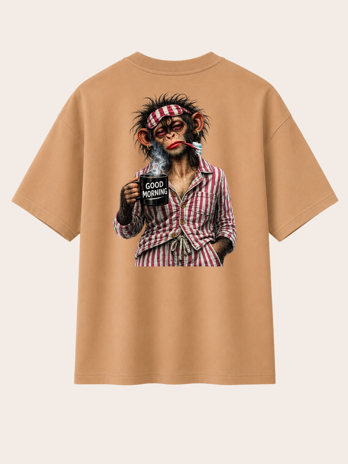 „Beigefarbenes VYFINITY Relaxed Fit T-Shirt mit großem Affen-Grafikprint auf dem Rücken, Zahnbürste im Mund und schwarzer ‚GOOD MORNING‘ Kaffeetasse.“
