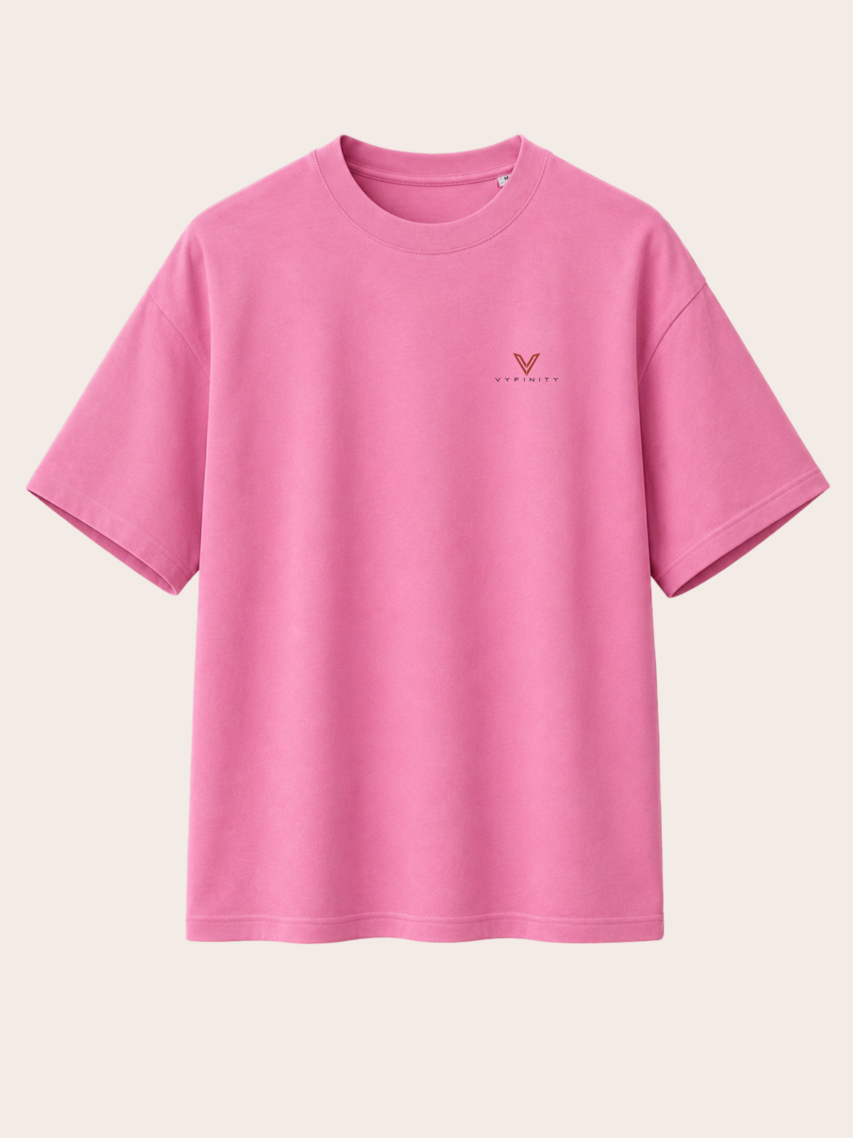 „Rosa VYFINITY Relaxed Fit T-Shirt mit kleinem VYFINITY Logo auf der Brust, freigestellte Vorderansicht.“