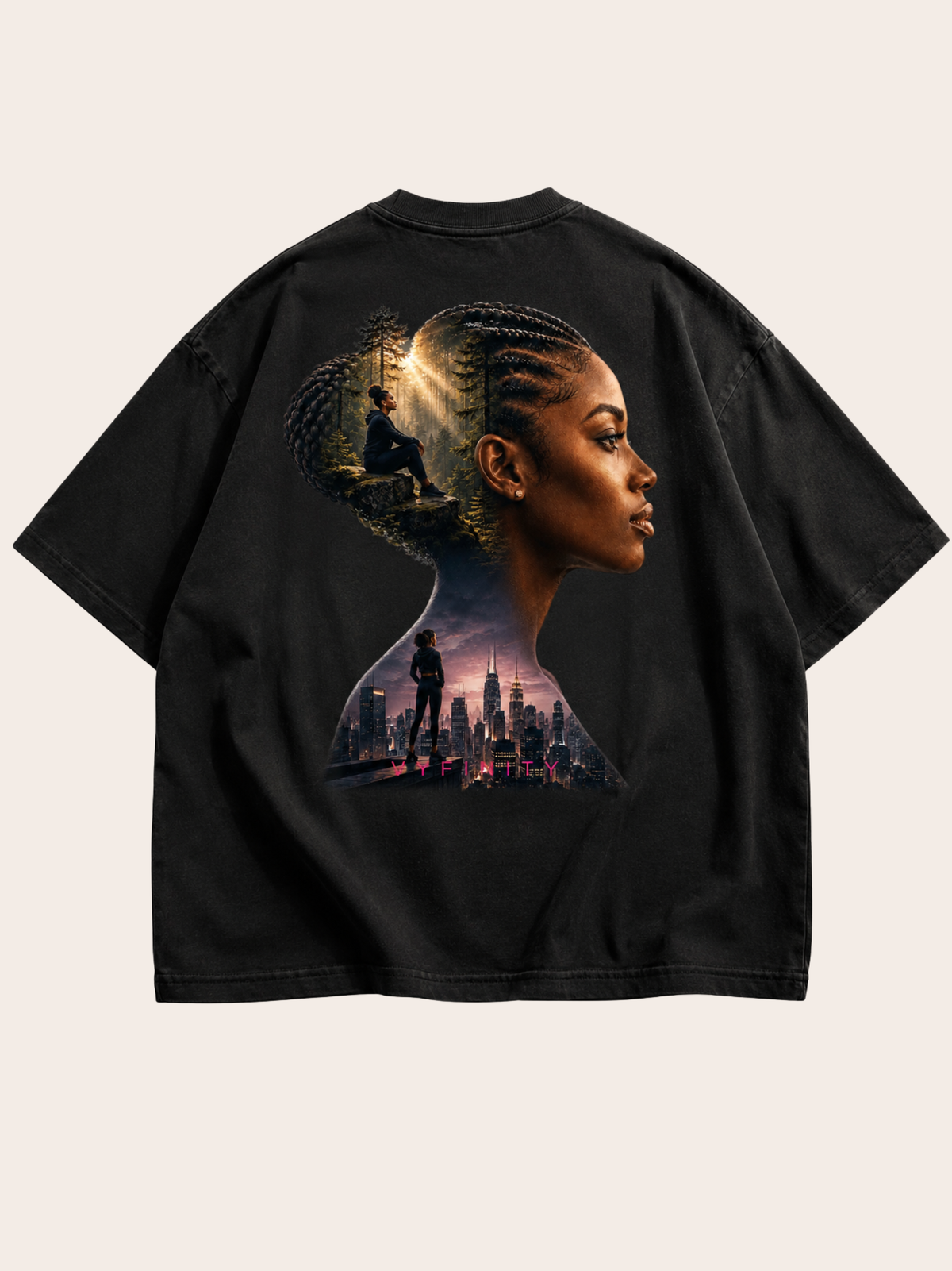 Schwarzes VYFINITY Oversized T-Shirt in Rückansicht mit großem, detailreichem Rückenprint einer schwarzen Frau im Seitenprofil. Das Motiv verbindet einen sonnenbeleuchteten Wald mit einer urbanen Skyline und dem VYFINITY-Schriftzug zu einem ausdrucksstarken Premium-Streetwear-Design.