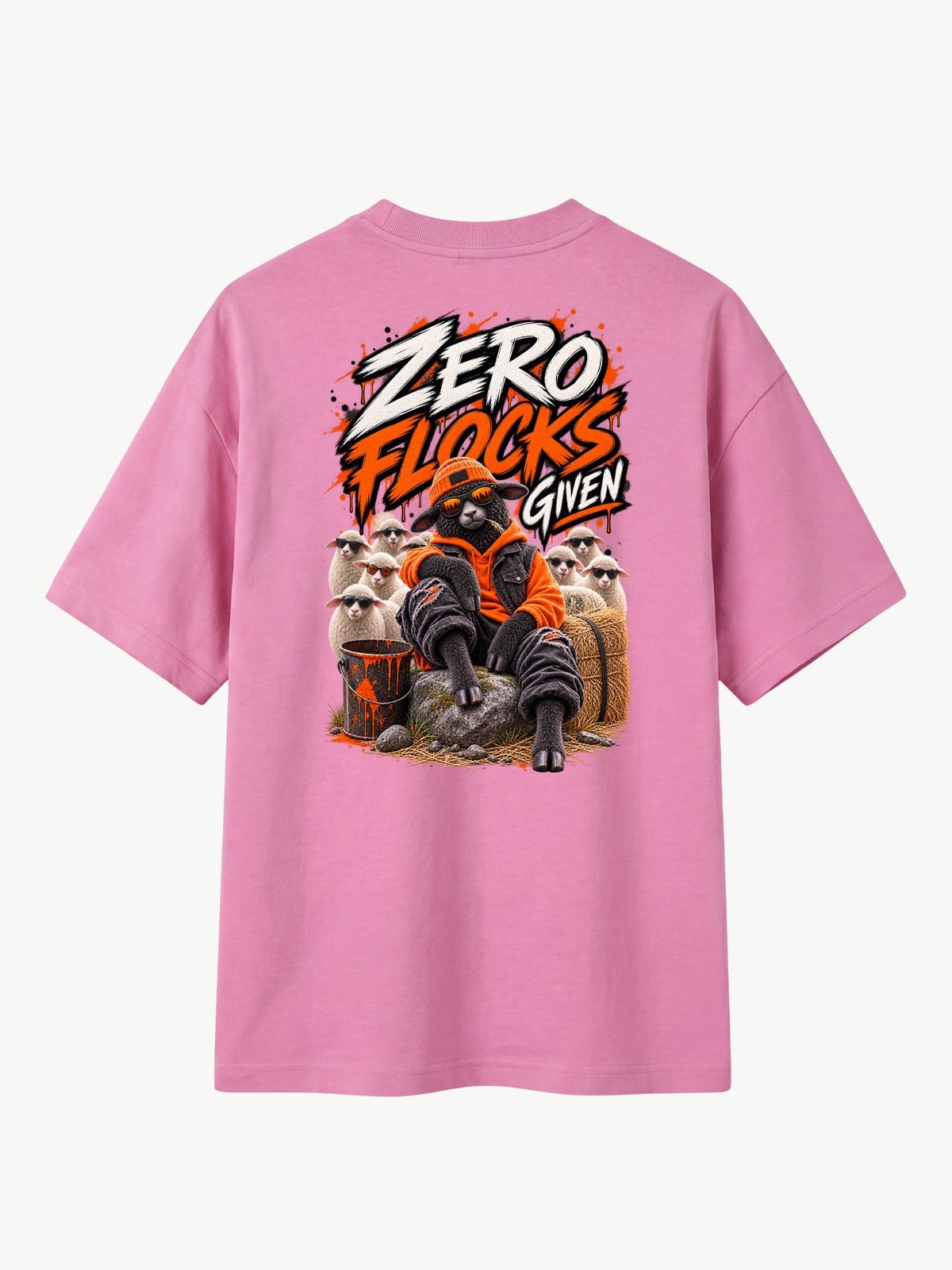 Pinkes VYFINITY Heavy T-Shirt mit großem Rückenprint „ZERO FLOCKS GIVEN“. Das Motiv zeigt ein schwarzes Schaf im orange-schwarzen Streetwear-Outfit vor einer Gruppe weißer Schafe, kombiniert mit markanter weiß-orange-schwarzer Typografie.