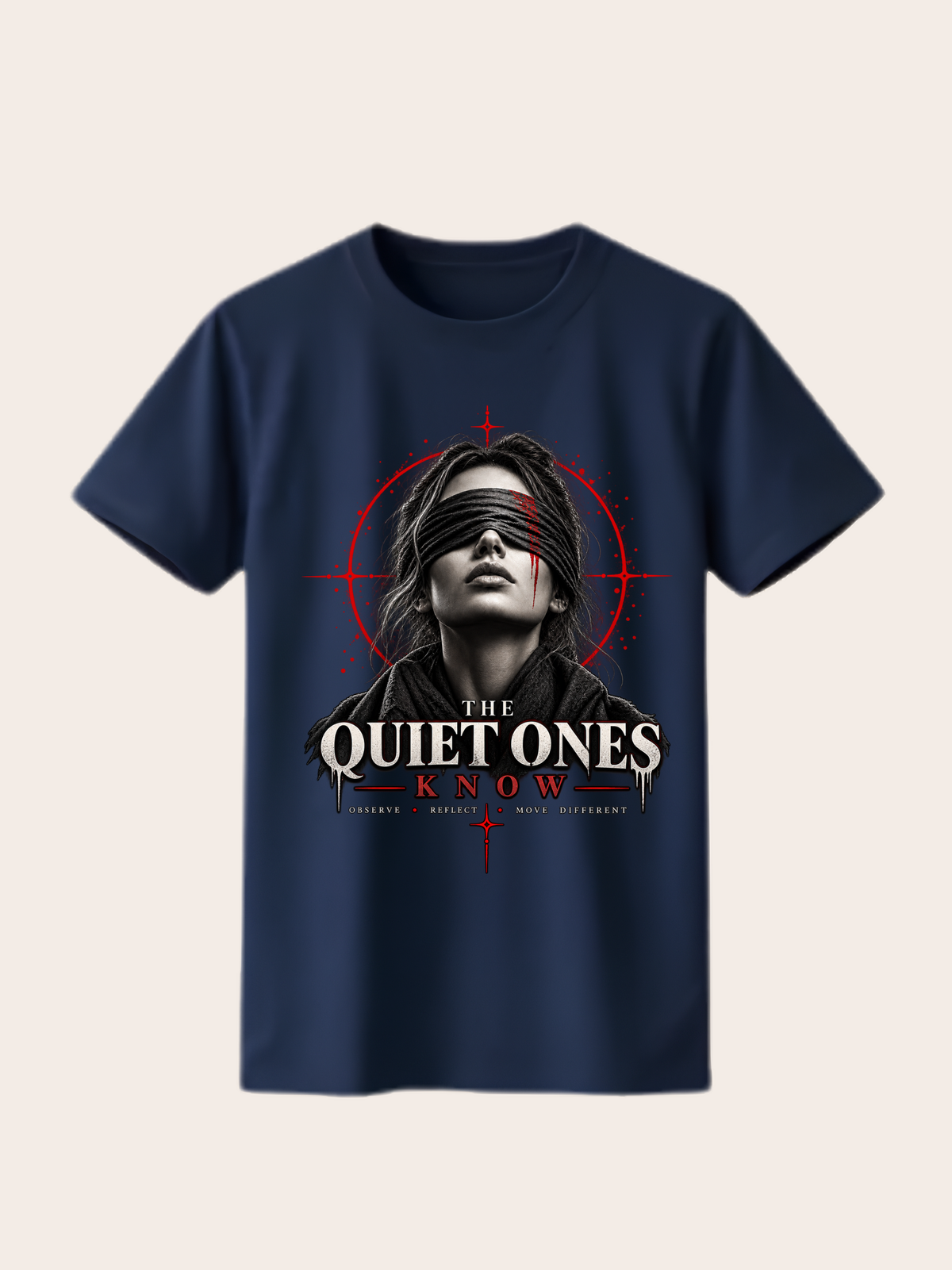 Navyblaues VYFINITY Regular Fit T-Shirt aus 180 GSM Baumwolle in Frontansicht mit großem „THE QUIET ONES KNOW“-Print, schwarz-weißem Frauenporträt mit Augenbinde und markanten roten grafischen Akzenten.