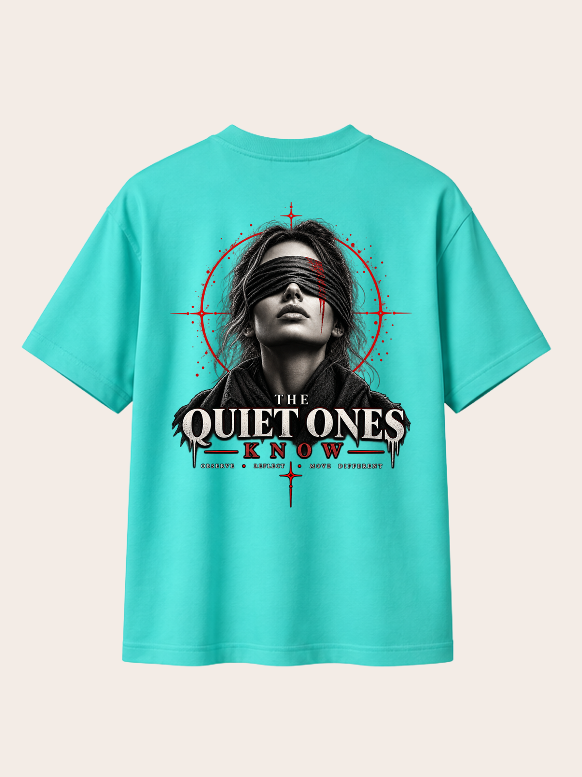 Türkisfarbenes VYFINITY Heavy T-Shirt mit 215 GSM in Rückansicht, Oversized-Passform und großem „THE QUIET ONES KNOW“-Rückenprint mit Frau mit schwarzer Augenbinde sowie roten, schwarzen und weißen grafischen Akzenten.