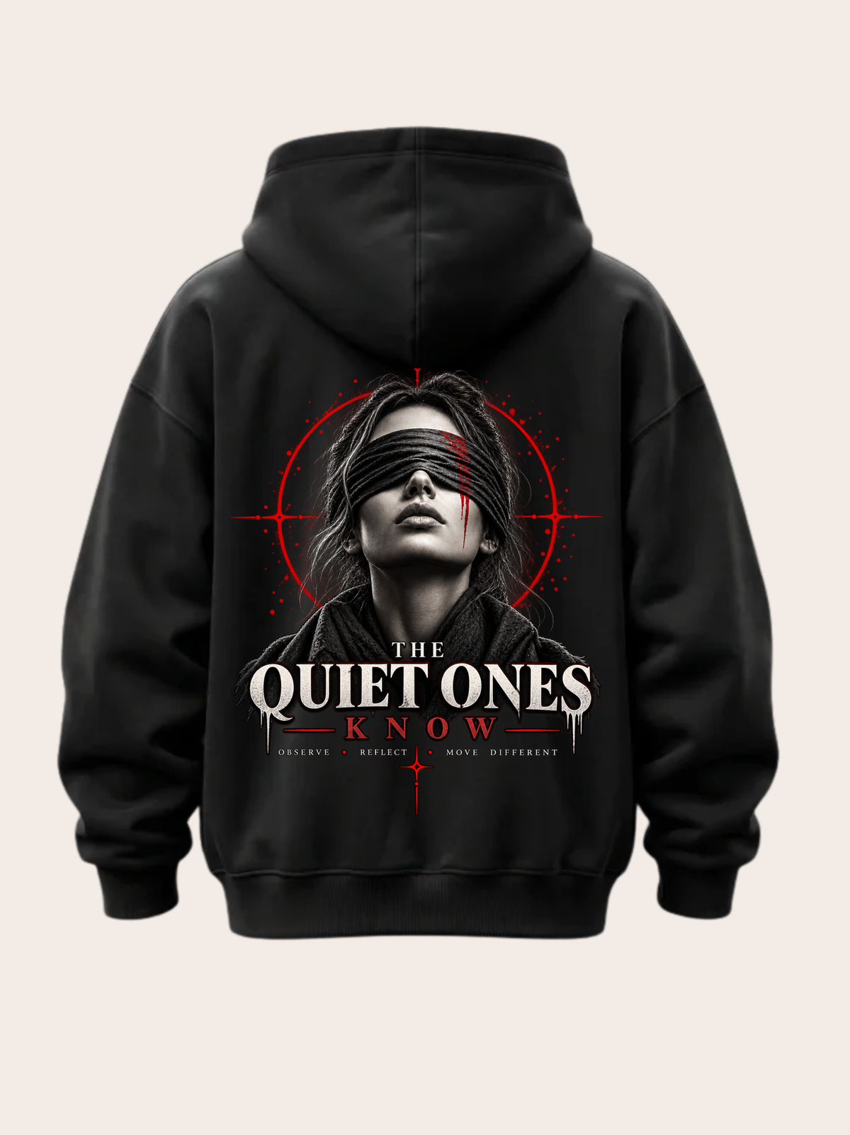 Schwarzer Oversized Hoodie in Rückansicht mit großem „THE QUIET ONES KNOW“-Backprint, schwarz-weißem Frauenporträt mit Augenbinde und markanten roten grafischen Akzenten.