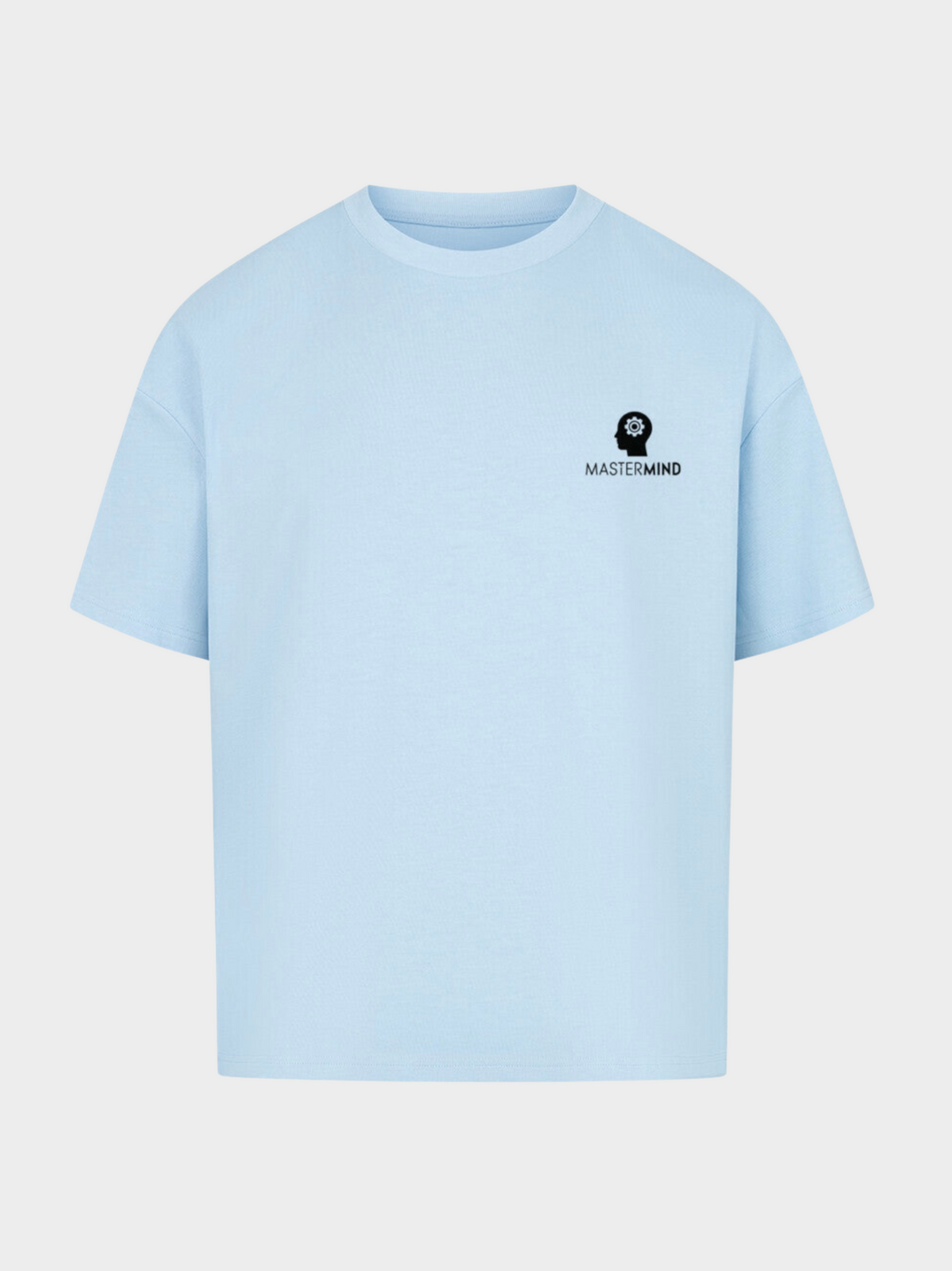 Oversized T-Shirt in Hellblau, Vorderansicht. Auf der Brust befindet sich ein dezentes Mastermind-Logo mit Kopf-Silhouette und Zahnrad sowie der Schriftzug „Mastermind“. Moderner Streetwear-Style mit lockerem Oversized-Schnitt.