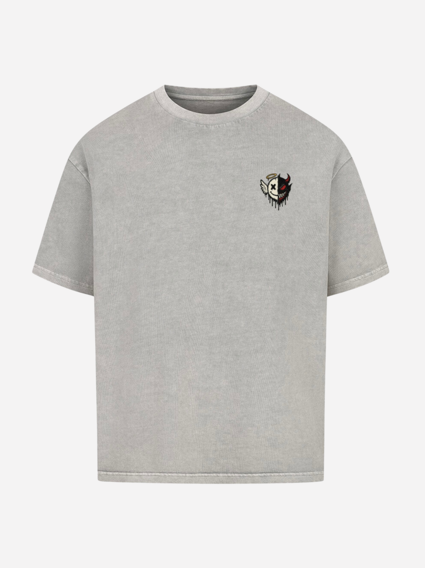 Graues Oversized T-Shirt mit kleinem Brust-Print: halb Engel, halb Teufel Smiley mit Flügel, Heiligenschein und Hörnern. Streetwear Design, minimalistisch und modern, Vyfinity Style.