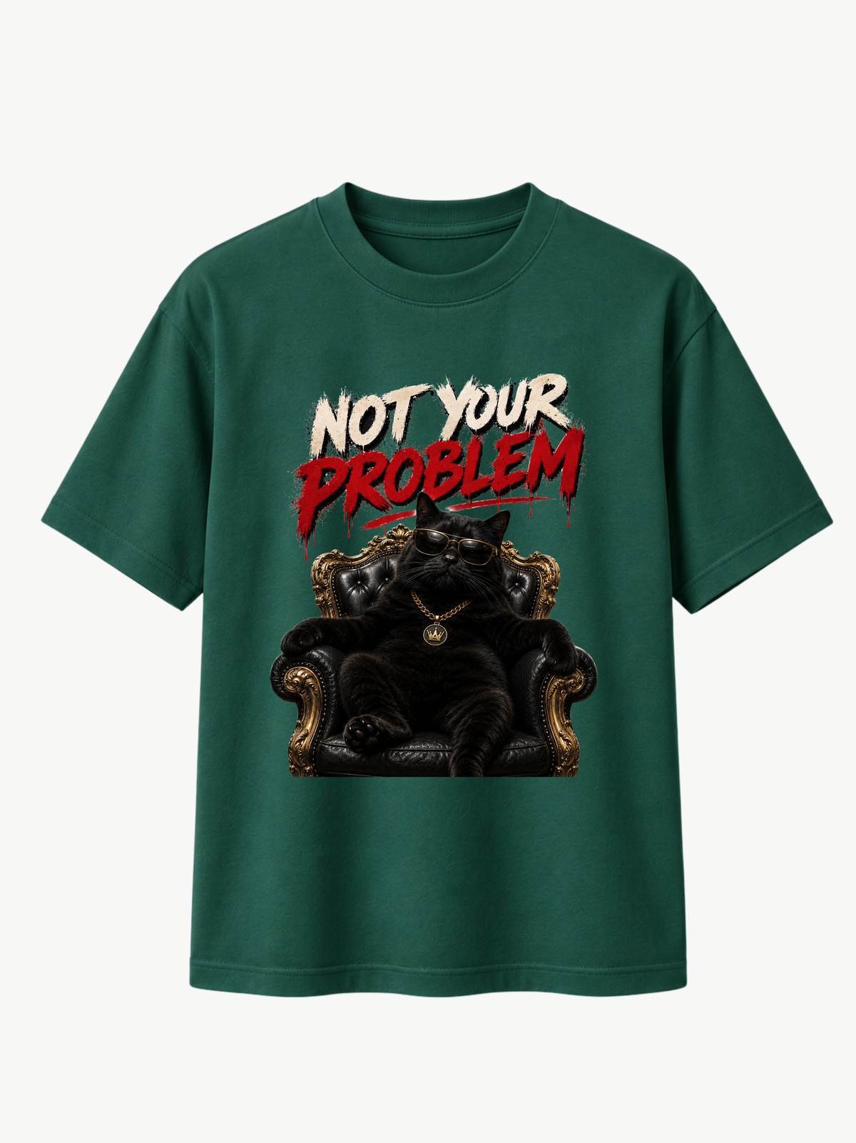 Dunkelgrünes VYFINITY Not Your Problem Heavy T-Shirt 215 GSM mit schwarzer Katze auf goldenem Sessel und großem Frontprint