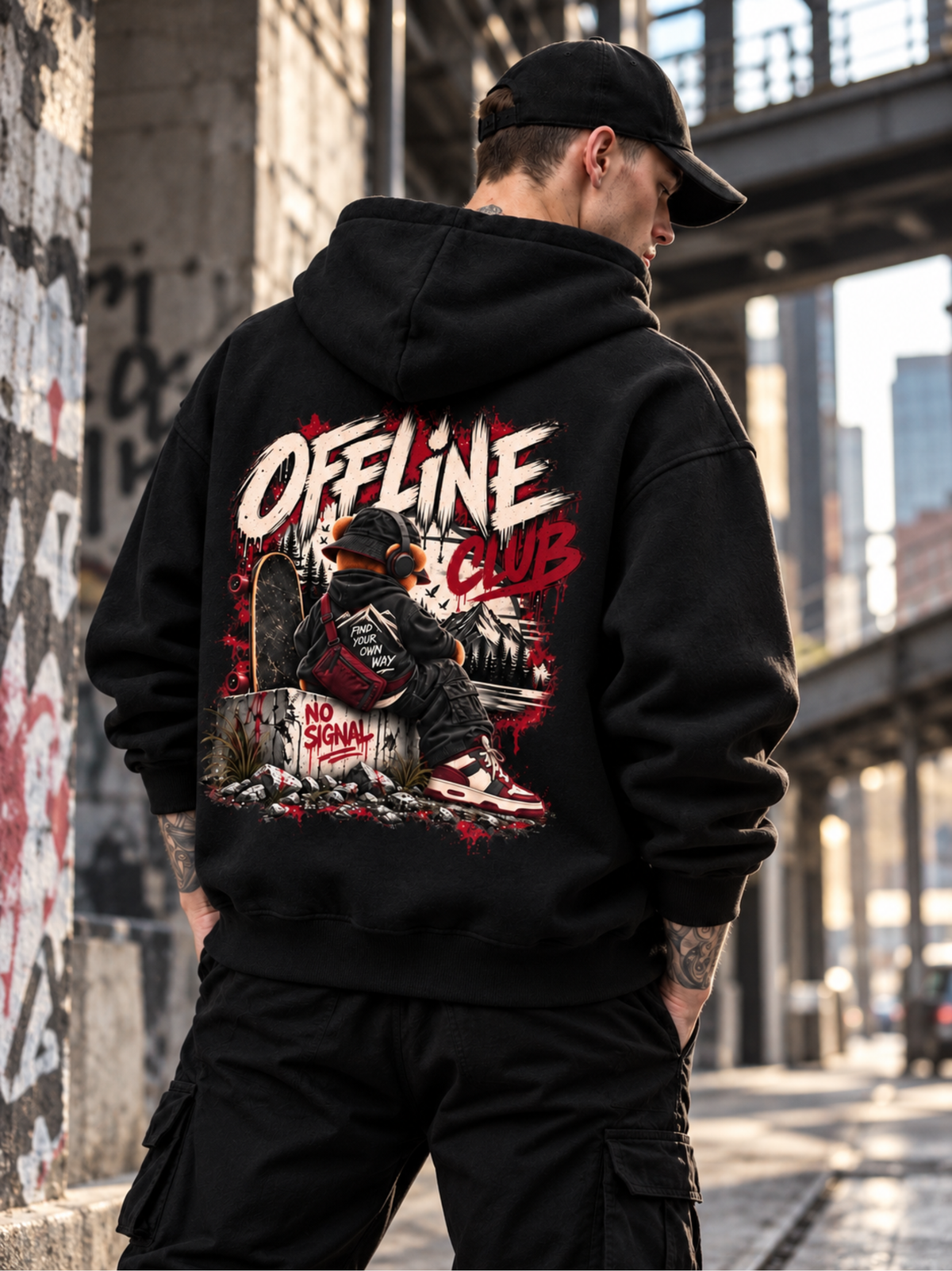 VYFINITY Offline Club Hoodie in Schwarz am Model – Lifestyle Rückansicht mit großem Offline Club Backprint