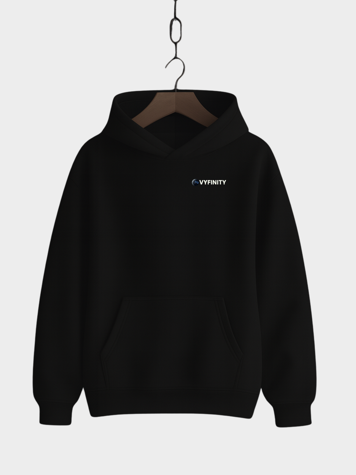 Vyfinity Planet Hoodie in Schwarz mit kleinem Logo-Print auf der Brust, gemütlicher Kängurutasche und Kapuze – Unisex Streetwear im Oversized-Look für Alltag und Freizeit