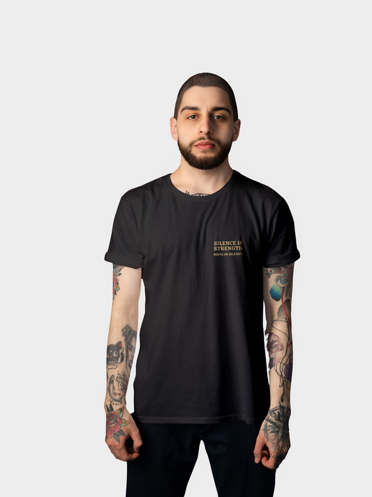 Vyfinity Pulse T-Shirt in Schwarz mit goldener Frontaufschrift „Silence is Strength – Move in Silence“, minimalistisches Streetwear-Design