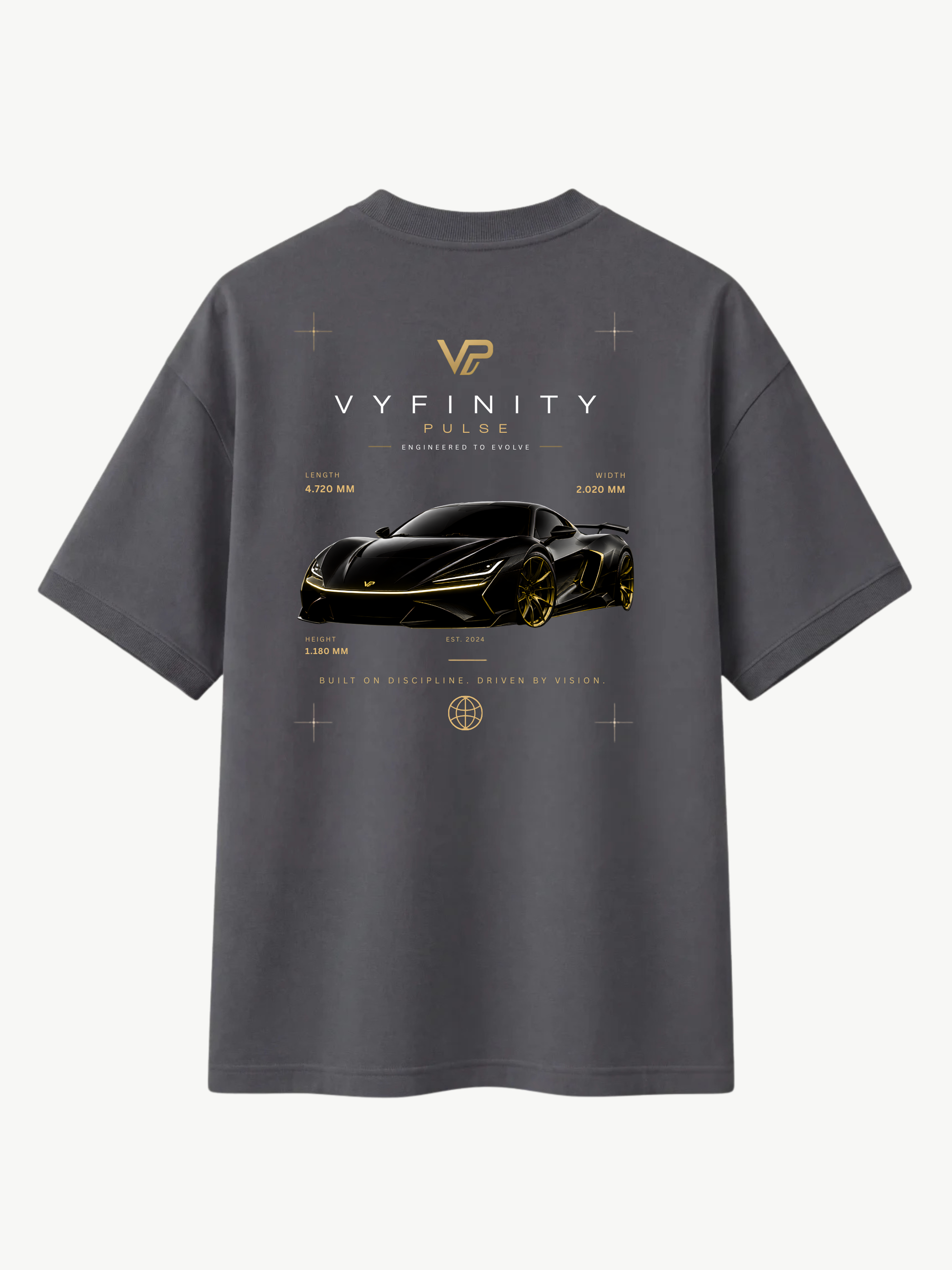 VYFINITY PULSE anthrazitfarbenes Oversize-T-Shirt in Rückansicht mit großem schwarzem Sportwagen-Backprint, goldfarbenen Details, VYFINITY-Logo und futuristischem Premium-Streetwear-Design auf weißem Hintergrund.