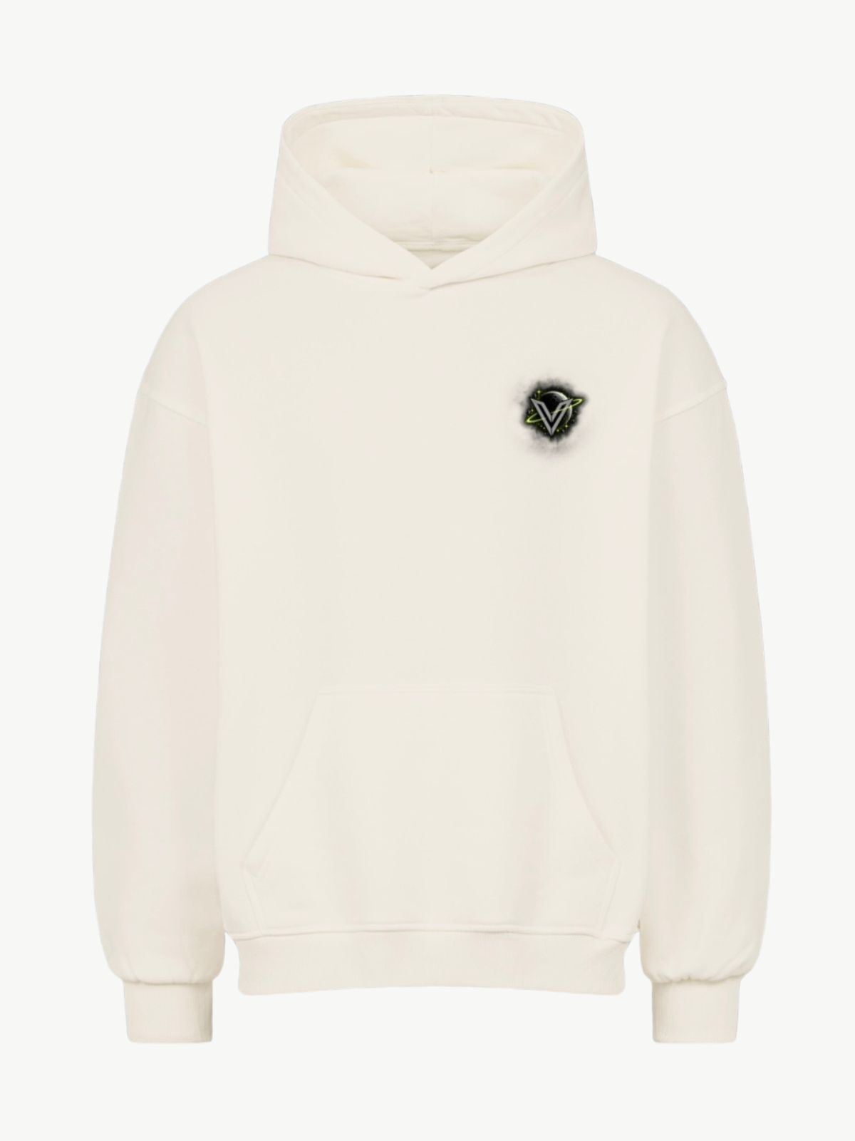 Weißer VYFINITY Alien Not From Here Hoodie mit kleinem schwarz-grünem VYFINITY-Brustlogo, Kapuze ohne Kordeln und Kängurutasche, Vorderansicht.