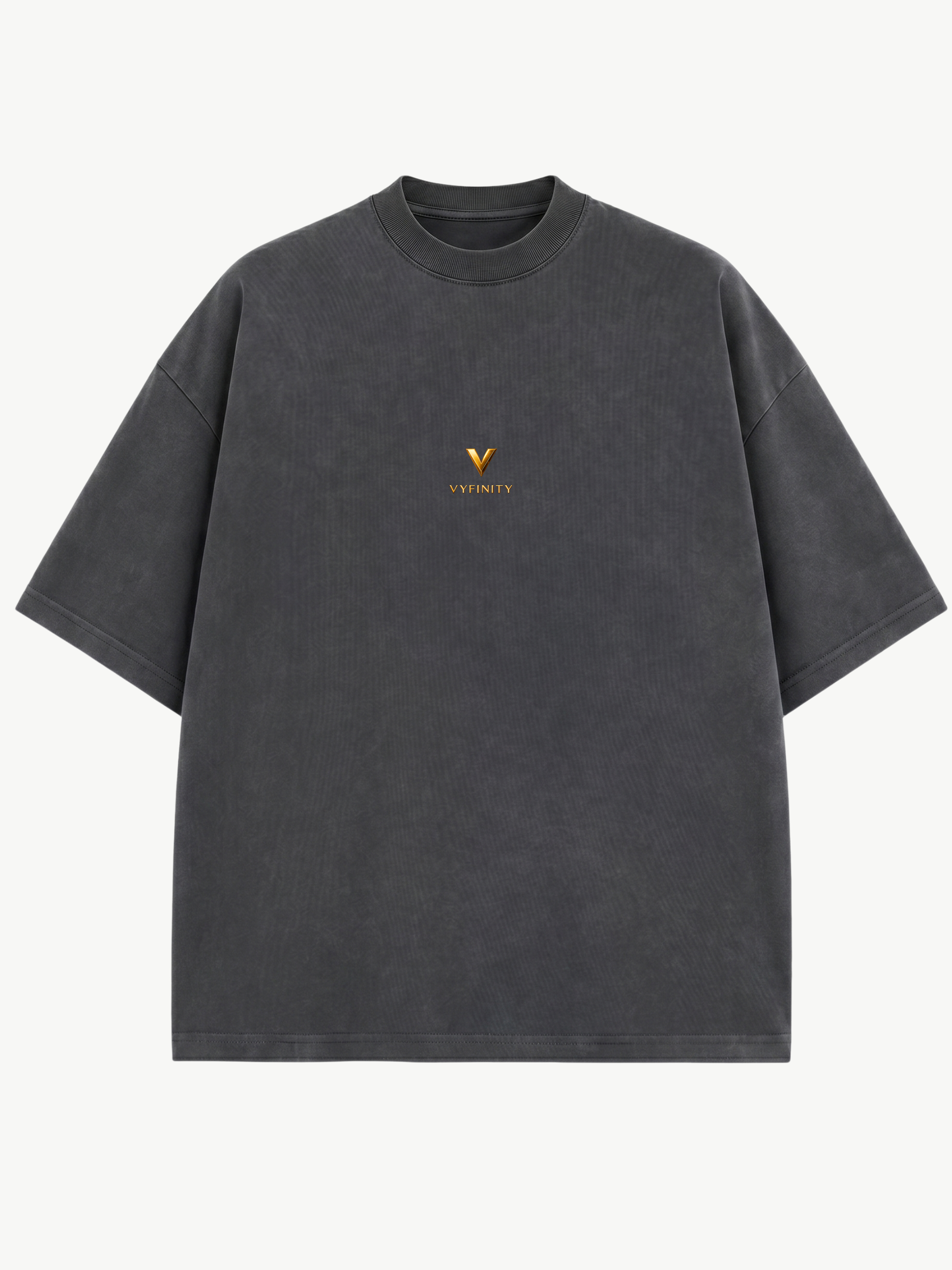 Dunkelgraues Vyfinity Oversized T-Shirt mit hochwertigem goldenen Vyfinity-Logo auf der Brust. Modernes Unisex-Streetwear-Shirt im minimalistischen Quiet-Luxury-Design mit entspannter Oversized-Passform.