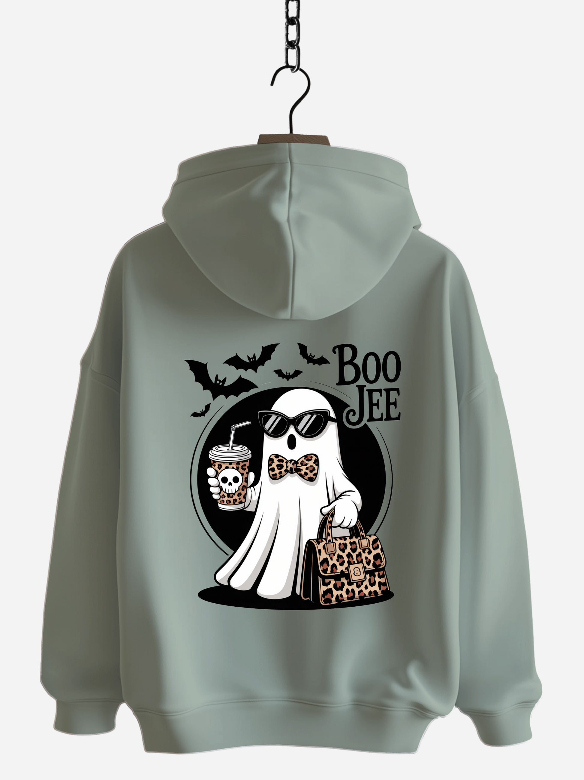 Aloe Zipper mit Rückendruck: cooles Geist-Motiv mit Sonnenbrille, Schleife und Leoparden-Tasche, dazu Schriftzug Boo Jee und fliegende Fledermäuse.