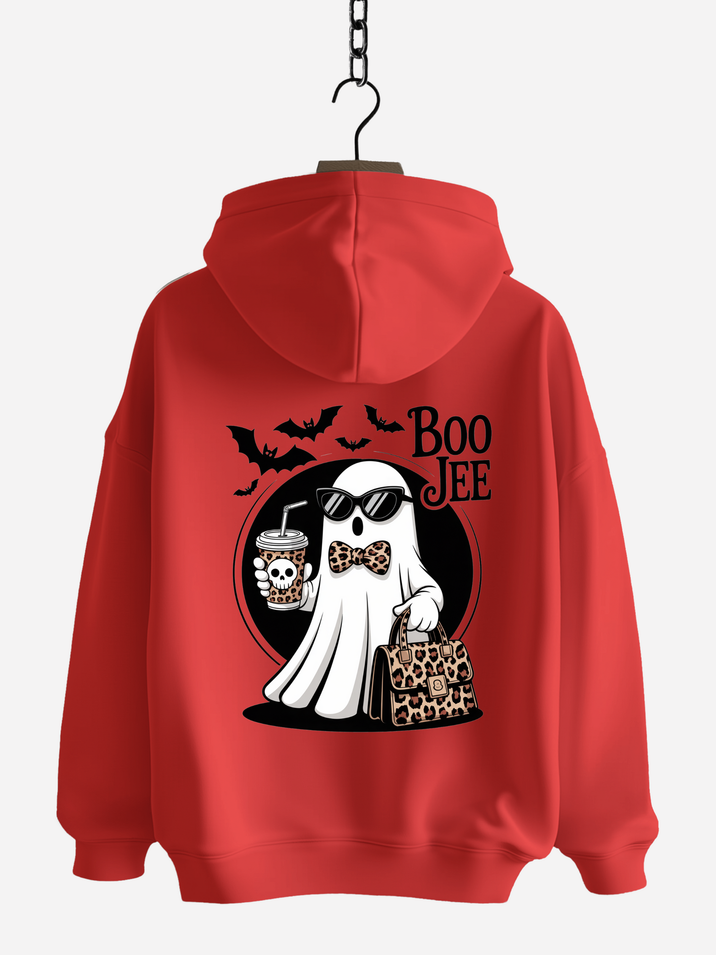 Rotes Zipper mit Rückendruck: cooles Geist-Motiv mit Sonnenbrille, Schleife und Leoparden-Tasche, dazu Schriftzug Boo Jee und fliegende Fledermäuse.