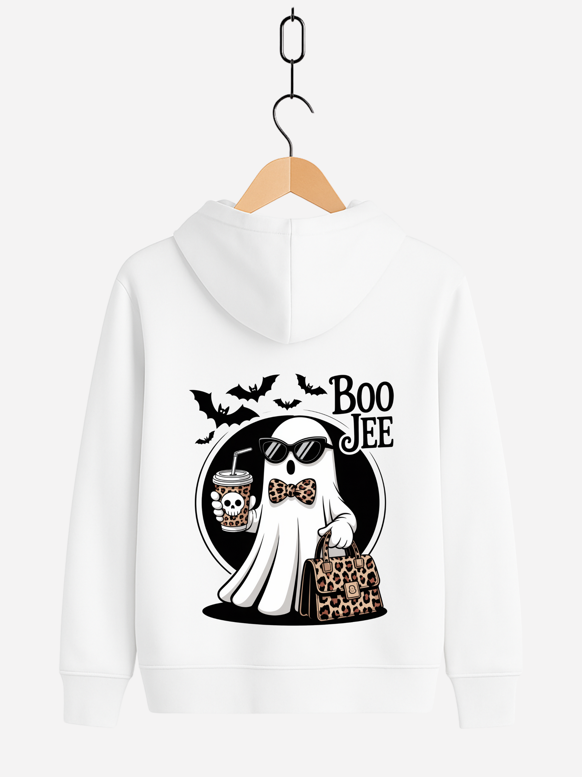 Weiss Zipper mit Rückendruck: cooles Geist-Motiv mit Sonnenbrille, Schleife und Leoparden-Tasche, dazu Schriftzug Boo Jee und fliegende Fledermäuse.