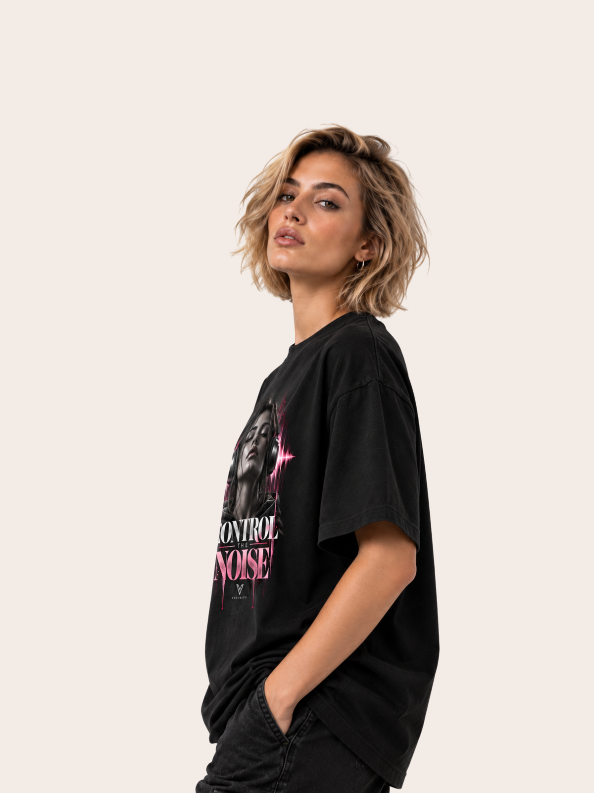 VYFINITY Control The Noise – Relaxed Fit T-Shirt 215 GSM – Schwarz – Damen – Seitenansicht