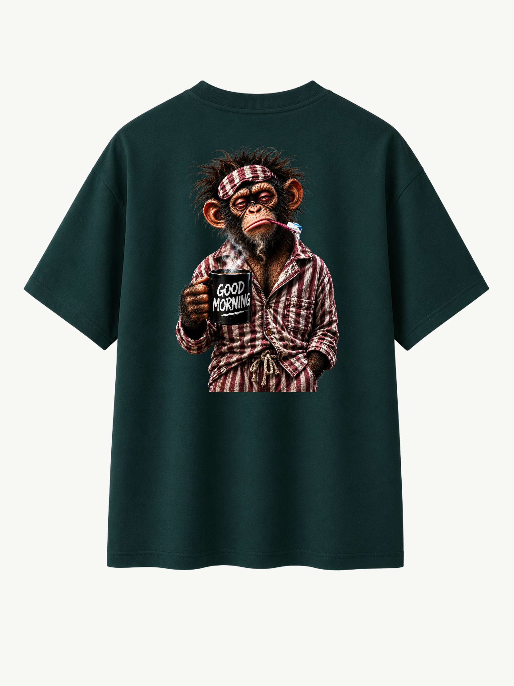 Dunkelgrünes VYFINITY T-Shirt in Rückansicht mit großem „Good Morning“-Affenmotiv: müder Affe im gestreiften Pyjama mit Zahnbürste und dampfender Kaffeetasse.