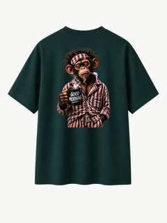 Dunkelgrünes VYFINITY T-Shirt in Rückansicht mit großem „Good Morning“-Affenmotiv: müder Affe im gestreiften Pyjama mit Zahnbürste und dampfender Kaffeetasse.