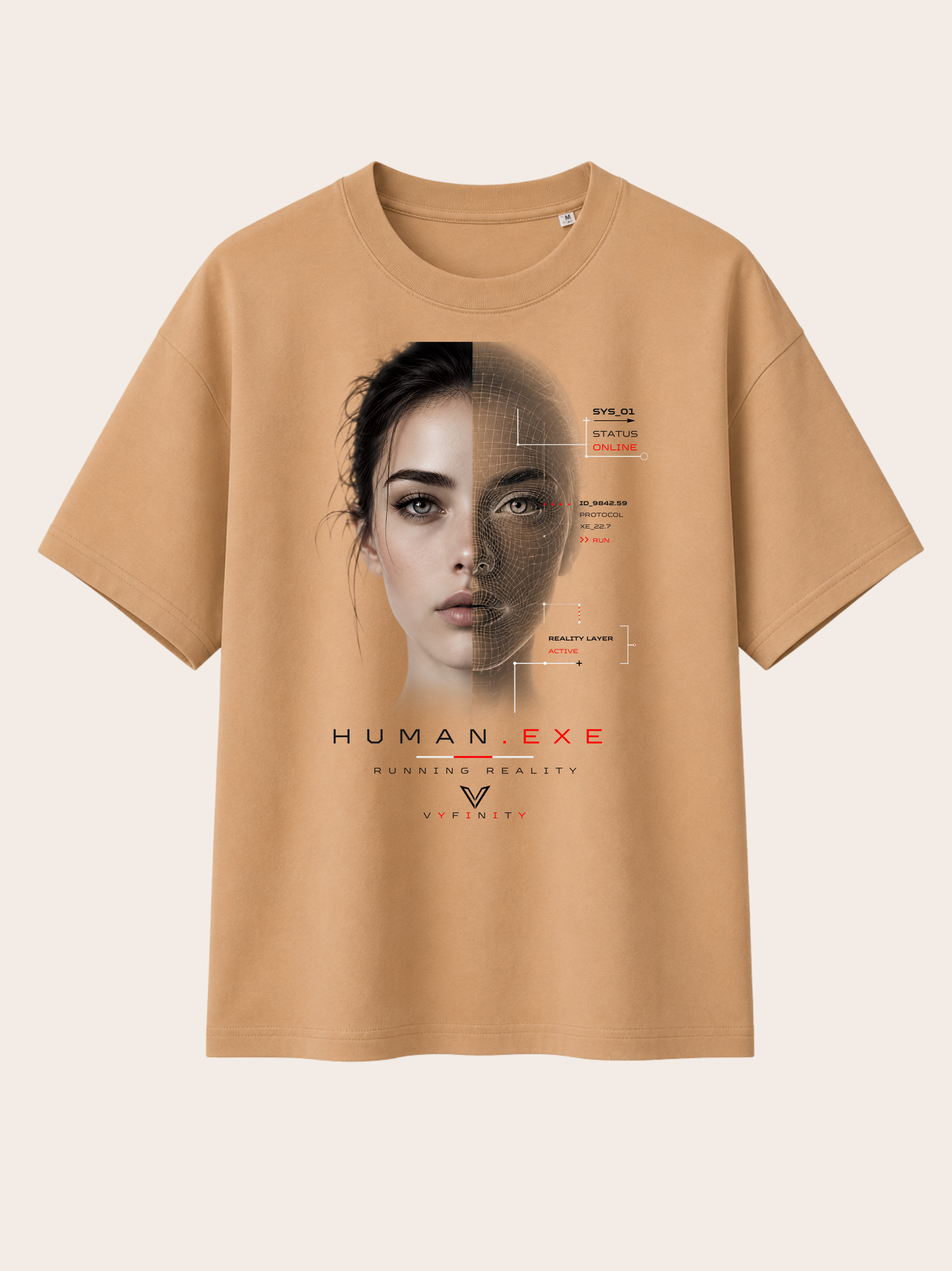 „Beiges VYFINITY Relaxed Fit T-Shirt mit futuristischem HUMAN.EXE Grafikprint, halb menschlichem, halb digitalem Frauenporträt und roten Tech-Details.“
