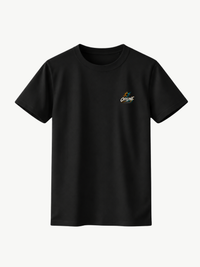 Schwarzes VYFINITY T-Shirt in Frontansicht mit kleinem farbigen „OFFLINE“-Design auf der linken Brust. Minimalistisches Produktfoto vor weißem Hintergrund.