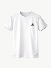 Weißes VYFINITY T-Shirt in Frontansicht mit kleinem „OFFLINE“-Print auf der linken Brust. Minimalistisches schwarzes, oranges und türkises Motiv auf weißem Stoff.