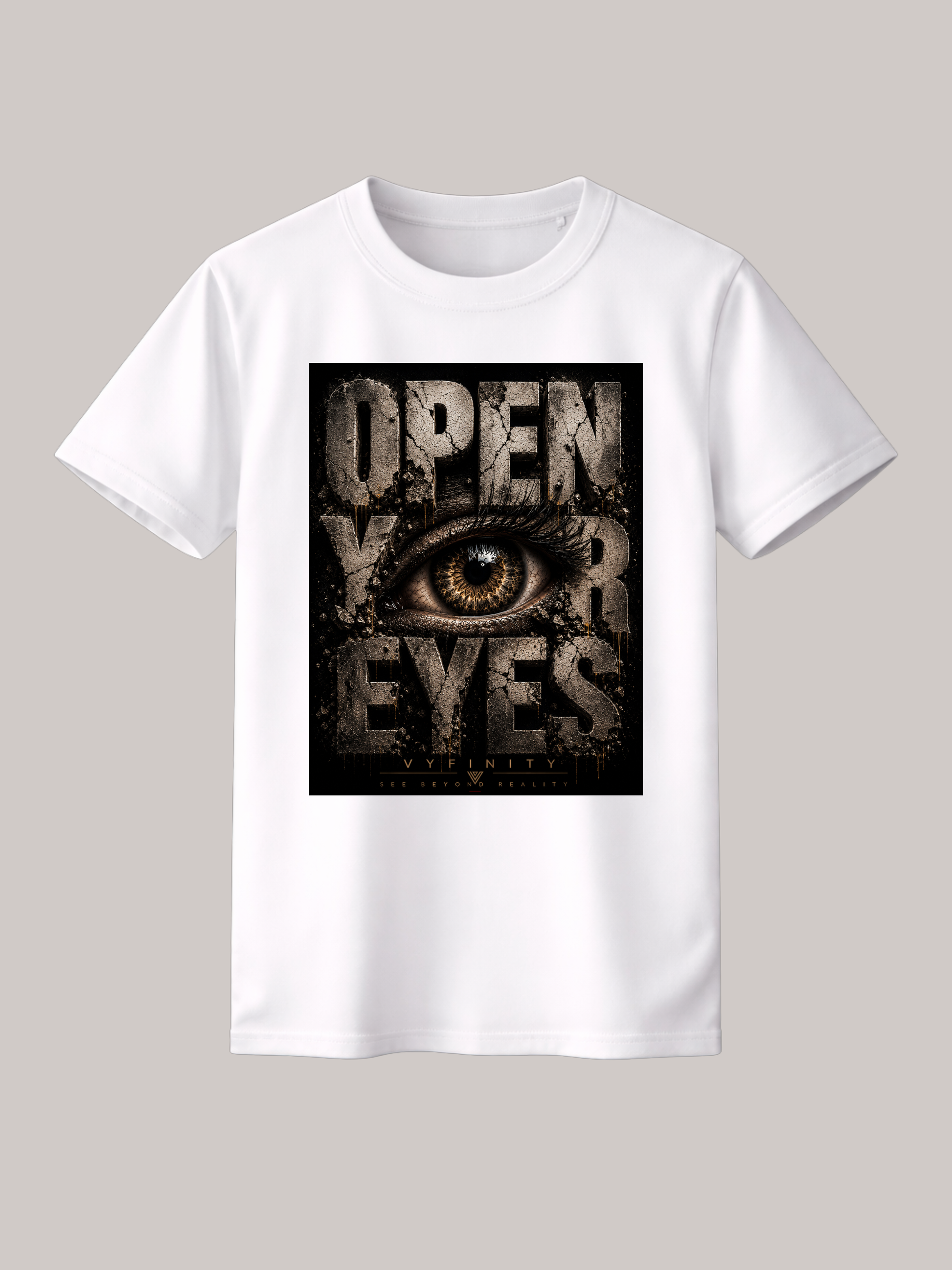 Weißes Unisex Classic Fit T-Shirt mit großem „OPEN YOUR EYES“-Print und realistischem Auge im markanten Grunge-Design. Premium Streetwear von VYFINITY mit urbanem Vintage-Look auf freigestelltem Studiohintergrund.