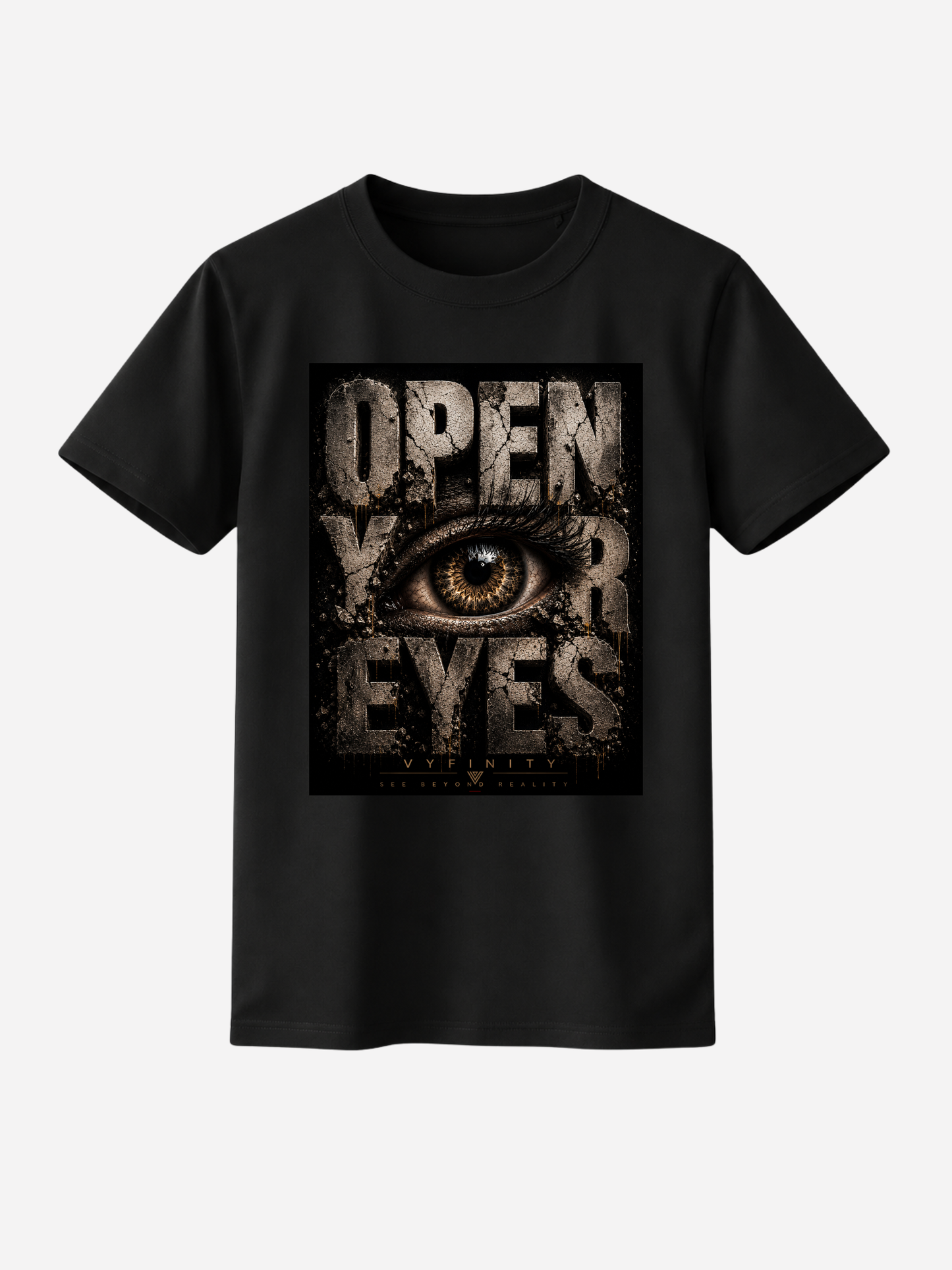 Schwarzes Unisex Classic Fit T-Shirt mit großem „OPEN YOUR EYES“-Print und realistischem Auge im markanten Grunge-Design. Premium Streetwear von VYFINITY mit urbanem Vintage-Look auf freigestelltem Studiohintergrund.