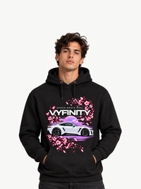 VYFINITY schwarzer Hoodie mit Speed Meets Soul Car Design und pinken Kirschblüten – Frontansicht am männlichen Model