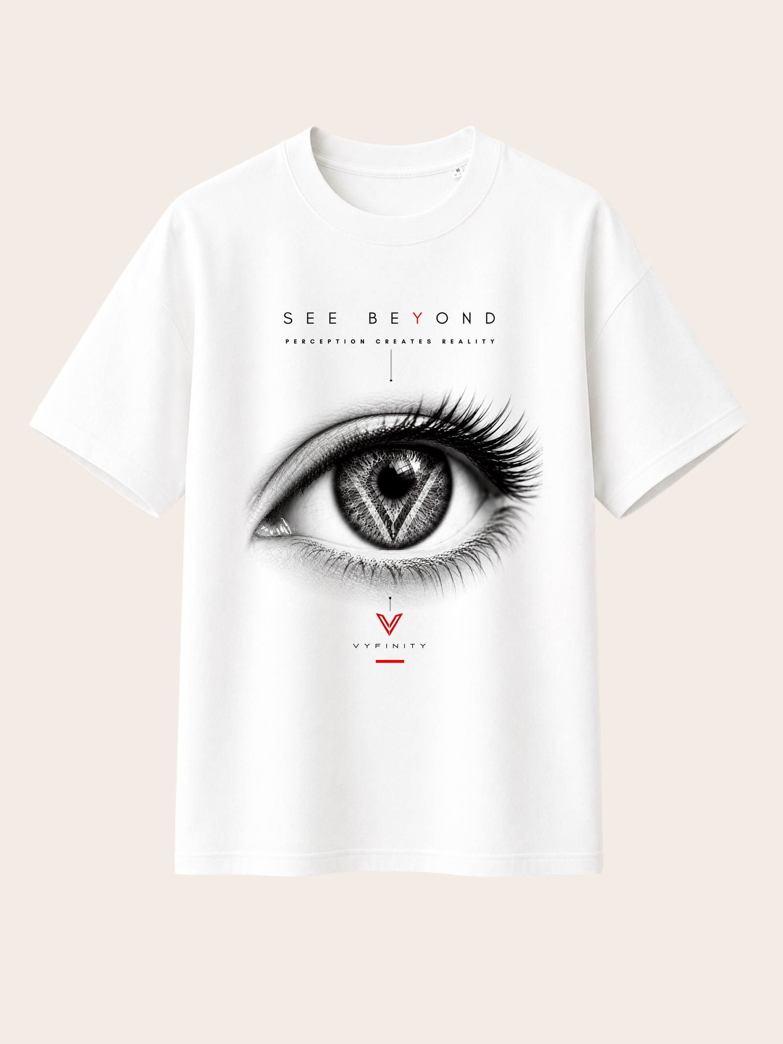 Weißes VYFINITY „SEE BEYOND“ T-Shirt mit großem schwarz-weißem Augenmotiv, V-Logo in der Iris sowie dem Schriftzug „Perception Creates Reality“ und roten Designdetails.