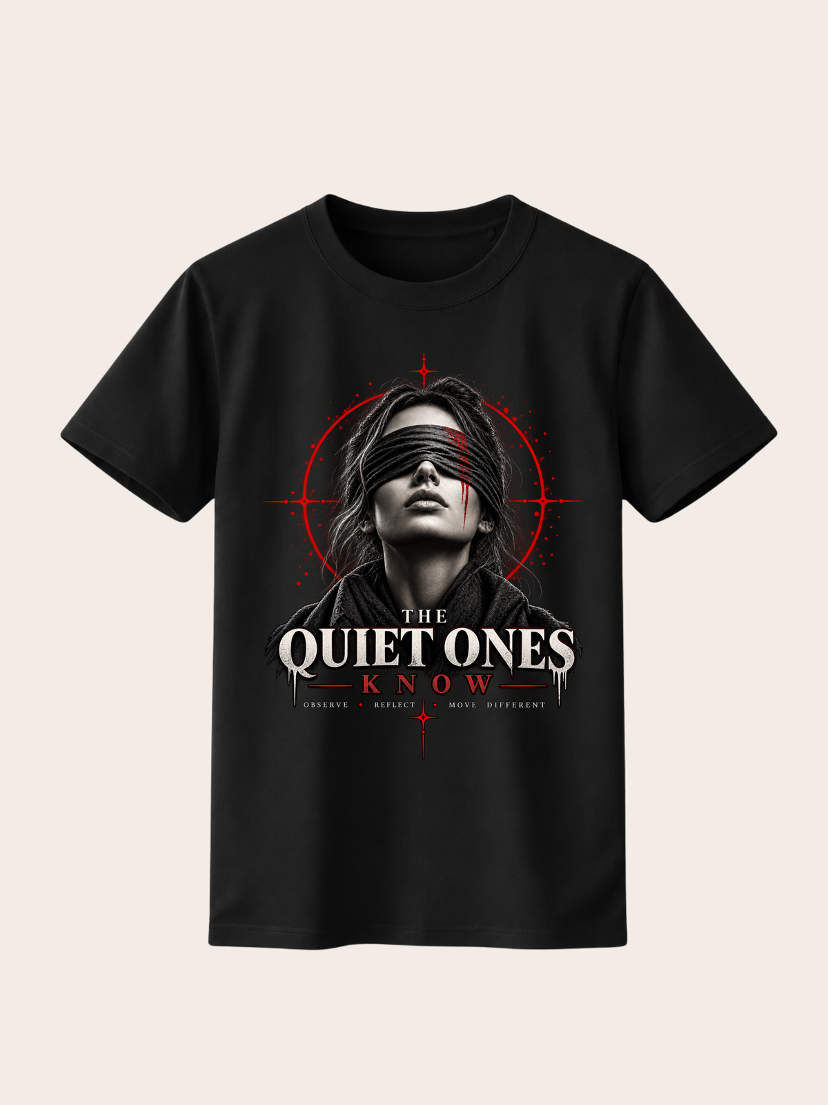 Schwarzes VYFINITY Regular Fit T-Shirt aus 180 GSM Baumwolle in Frontansicht mit großem „THE QUIET ONES KNOW“-Print, schwarz-weißem Frauenporträt mit Augenbinde und markanten roten grafischen Akzenten.