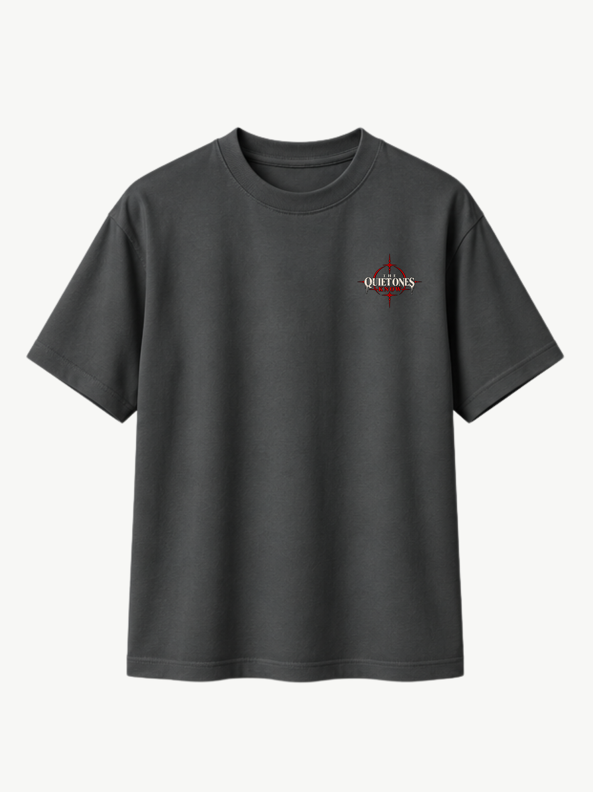 Anthrazitfarbenes VYFINITY Heavy T-Shirt mit 215 GSM in Frontansicht, Oversized-Passform und kleinem „THE QUIET ONES KNOW“-Brustprint in Weiß und Rot.