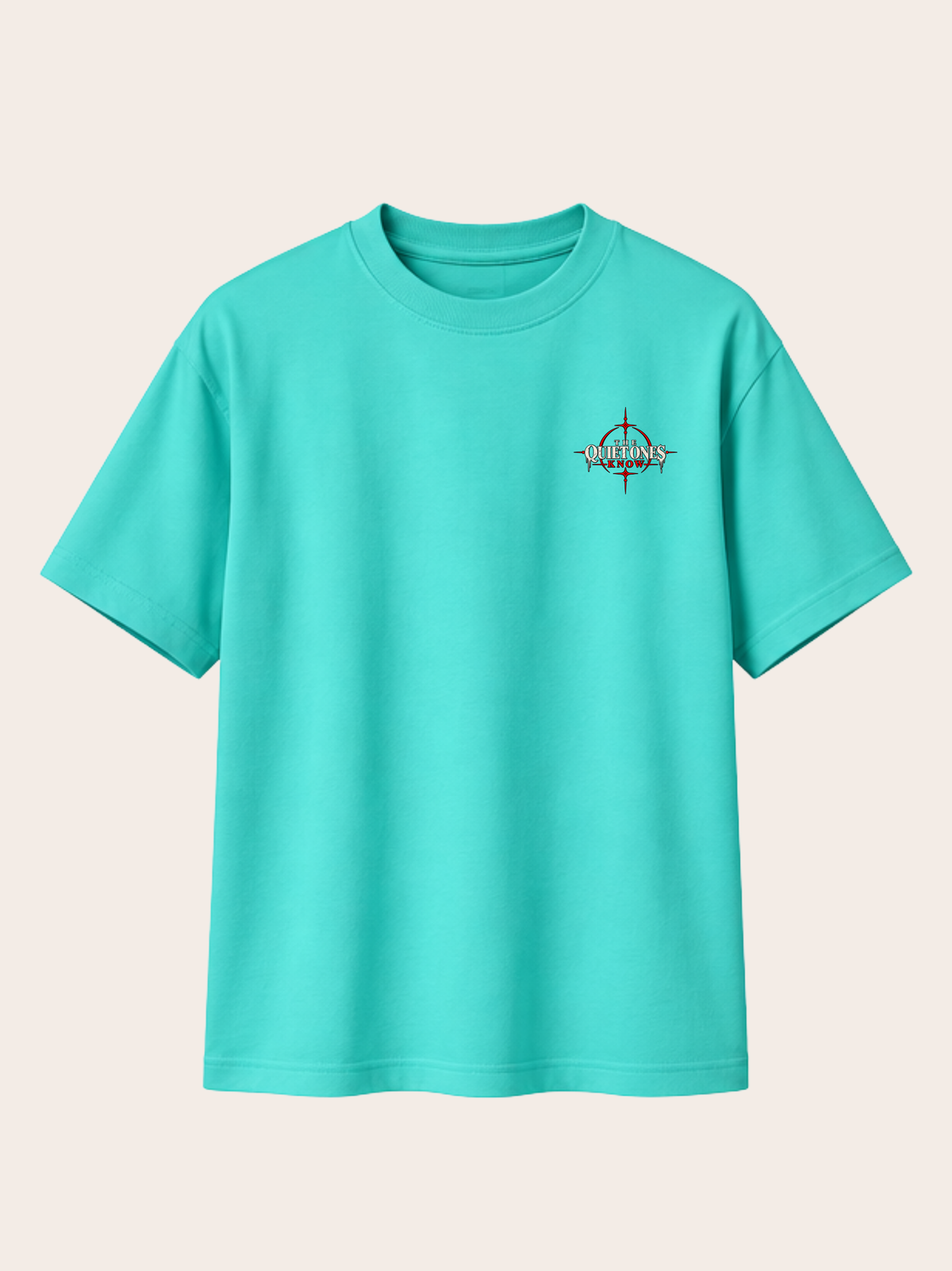 Türkisfarbenes VYFINITY Heavy T-Shirt mit 215 GSM in Frontansicht, Oversized-Passform und kleinem „THE QUIET ONES KNOW“-Brustprint in Schwarz, Weiß und Rot.
