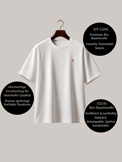 Weißes VYFINITY Premium Unisex T-Shirt aus 215 GSM Bio-Baumwolle auf edlem dunklen Holzkleiderbügel. Produktbild mit Informationen zu hochwertiger Verarbeitung, nachhaltiger Bio-Baumwolle, perfekter Passform und weichem, formstabilem Premium-Stoff.