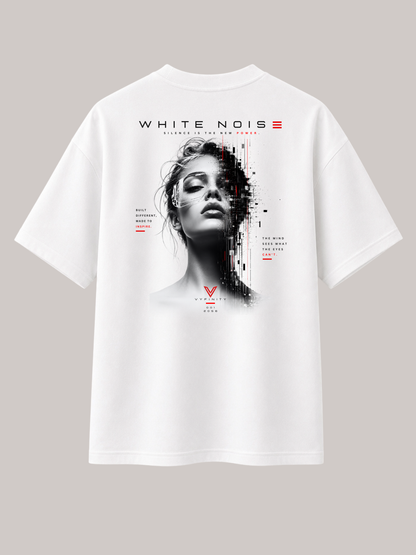 Rückseite eines weißen VYFINITY Oversized Unisex T-Shirts mit großem „WHITE NOISE“-Grafikprint. Modernes Schwarz-Weiß-Porträt mit digitalem Glitch-Effekt und roten Akzenten auf hochwertigem Premium-Streetwear-Shirt im minimalistischen Urban-Fashion-Design.