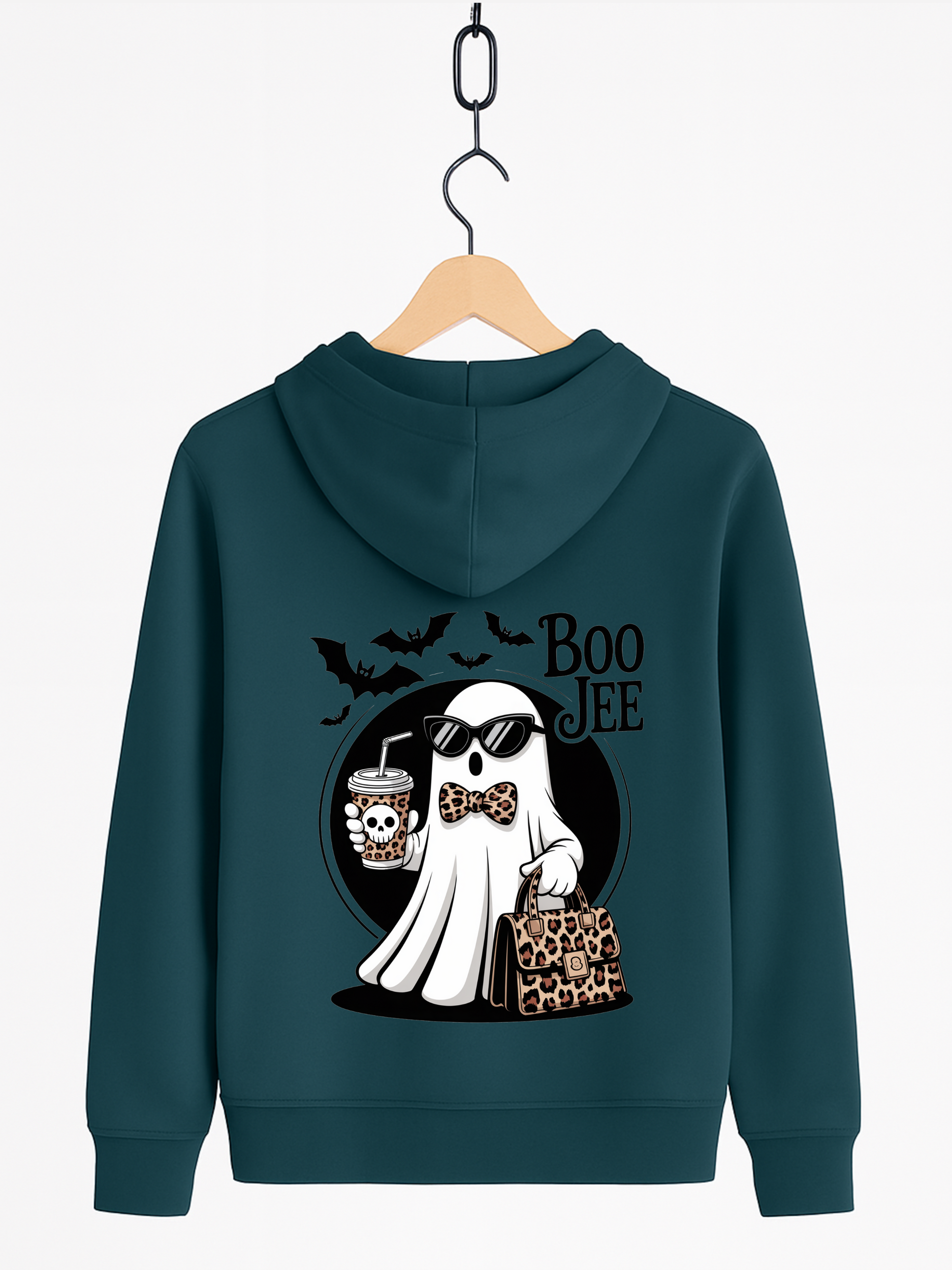 Teal Hoodie mit Rückendruck: cooles Geist-Motiv mit Sonnenbrille, Schleife und Leoparden-Tasche, dazu Schriftzug Boo Jee und fliegende Fledermäuse.