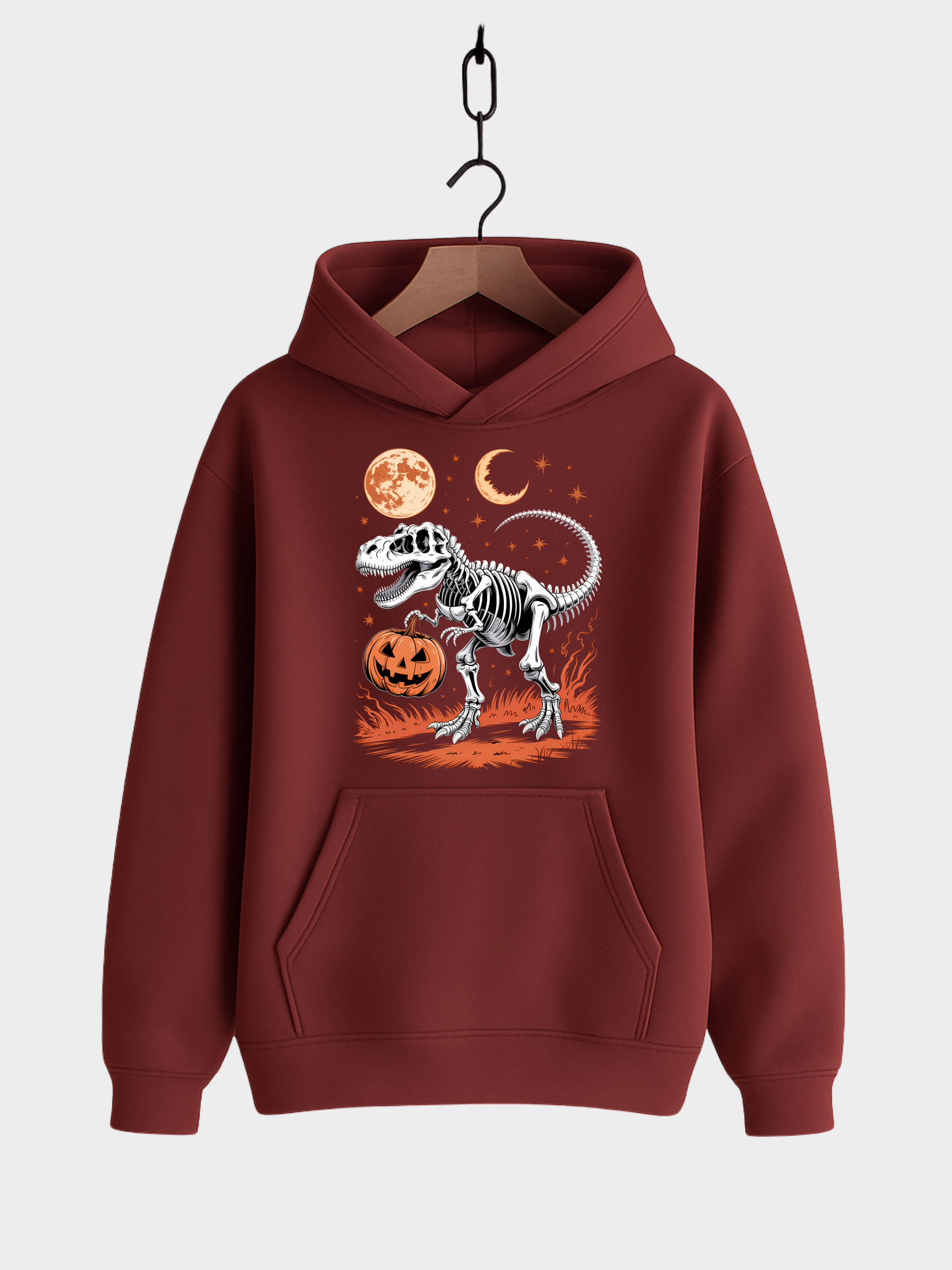 Roter Halloween Hoodie auf Kleiderbügel mit T-Rex-Skelett Motiv, orangem Kürbis, Vollmond, Halbmond und Sternen.