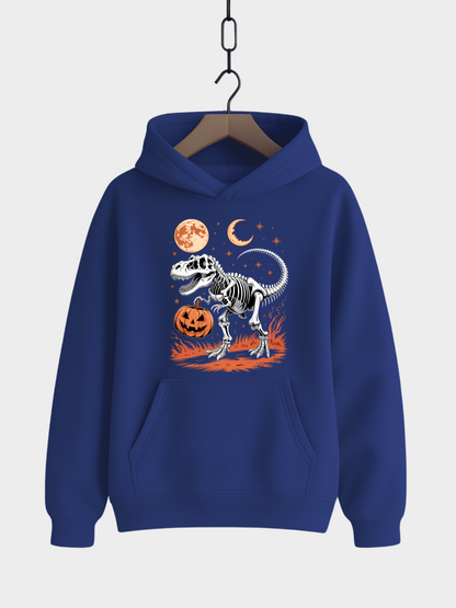 Royalblauer Halloween Hoodie auf Kleiderbügel mit T-Rex-Skelett Design, Vollmond, Halbmond und Kürbis in orange-weißen Kontrasten.