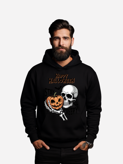 Schwarzer Halloween Hoodie mit Totenkopf und Skelett-Hand, die einen Kürbis hält. Darüber Schriftzug Happy Halloween und Stay Creepy. Perfekte Streetwear für Halloween-Partys und gruselige Outfits.