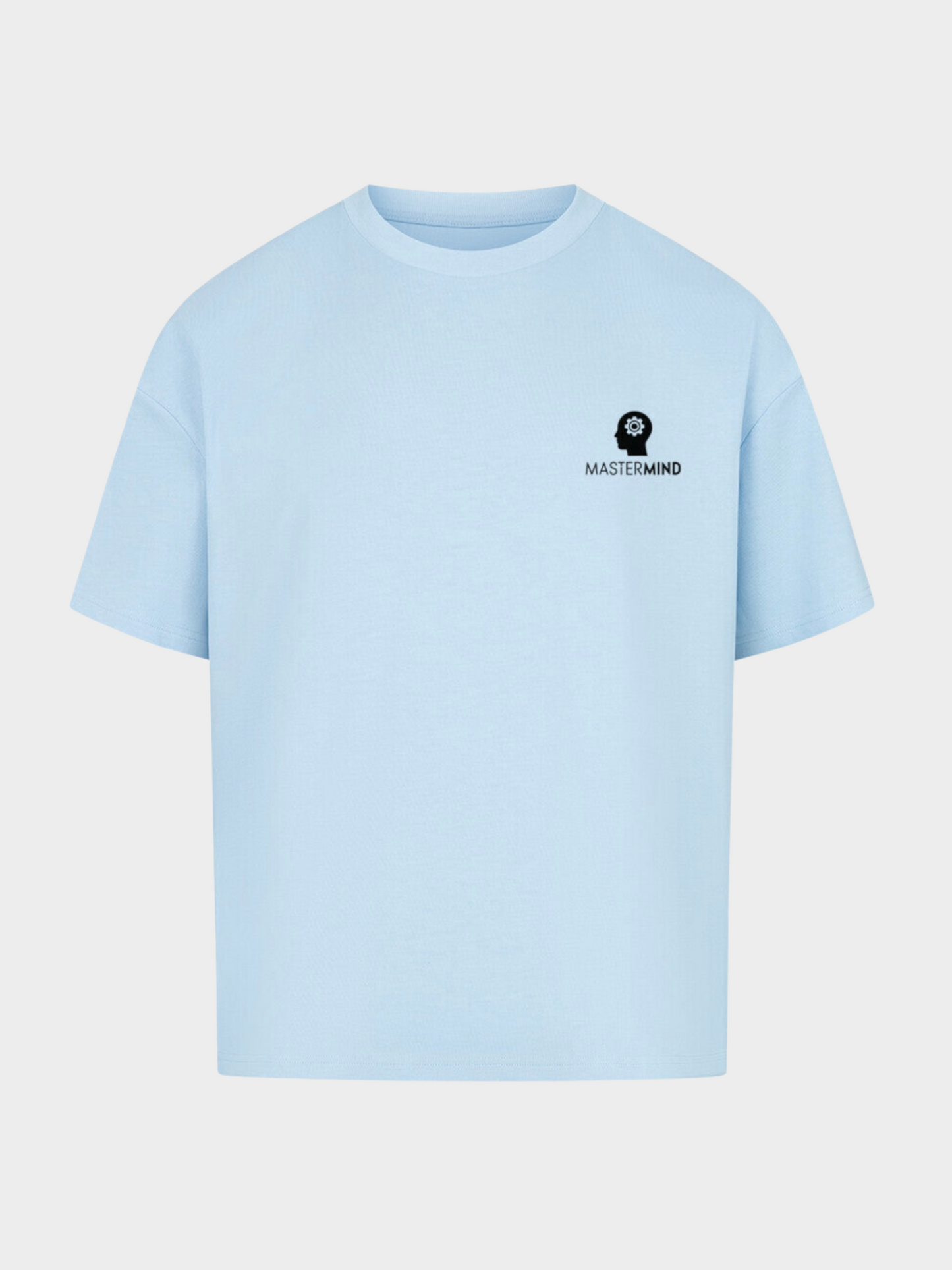 Oversized T-Shirt in Hellblau, Vorderansicht. Auf der Brust befindet sich ein dezentes Mastermind-Logo mit Kopf-Silhouette und Zahnrad sowie der Schriftzug „Mastermind“. Moderner Streetwear-Style mit lockerem Oversized-Schnitt.
