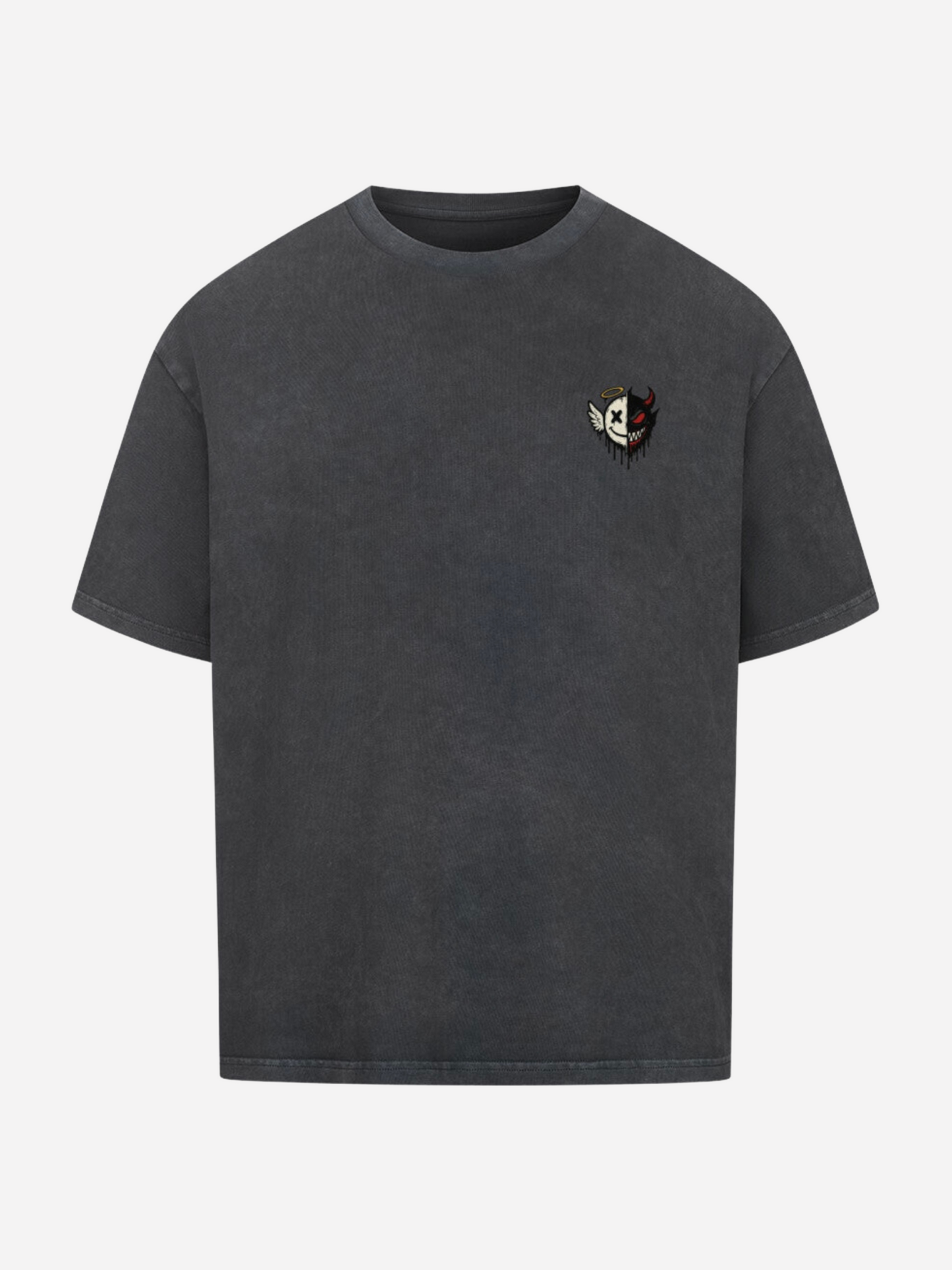 Vyfinity Angel Devil Shirt in Vintage Grey – Vorderseite mit kleinem Brustprint: halb Engel mit Heiligenschein und Flügel, halb Teufel mit Hörnern und roten Details – Streetwear T-Shirt im Oversized Look