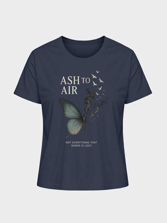 Dunkelblaues Vyfinity T-Shirt mit künstlerischem Schmetterlingsmotiv, Rauch der sich in Vögel verwandelt, dazu der Spruch „Ash to Air – Not everything that burns is lost“. Mystisches Graphic Tee für Kunst- und Naturfans.