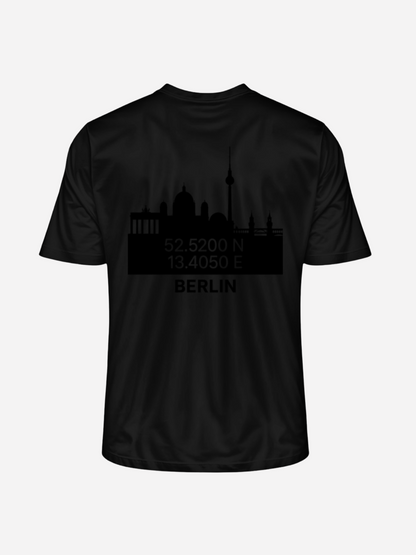 Berlin T-Shirt in Schwarz mit Koordinaten und Skyline als Rückenprint