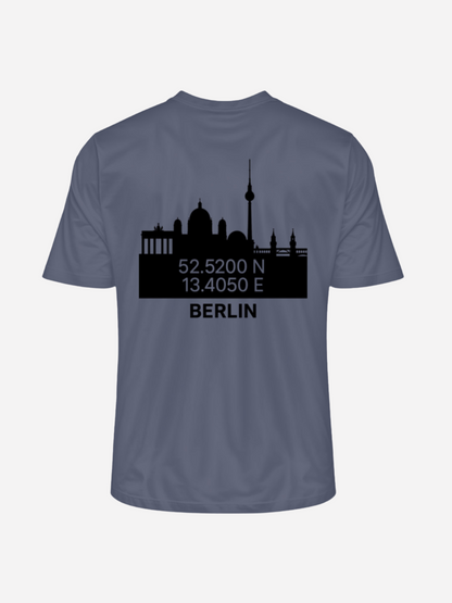 Berlin T-Shirt in Dark Heather Blue mit Koordinaten und Skyline als Rückenprint