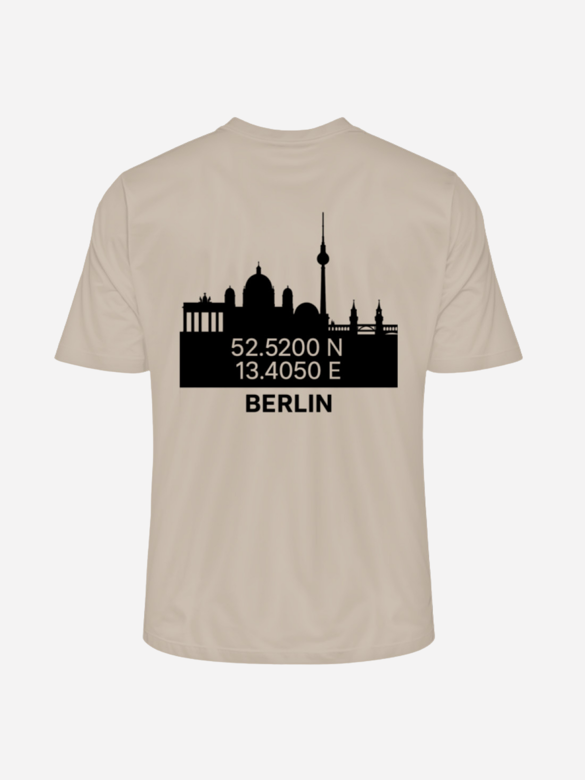 Vyfinity Berlin T-Shirt in Desert Dust mit großem schwarzen Berlin-Skyline-Rückenprint und Koordinaten