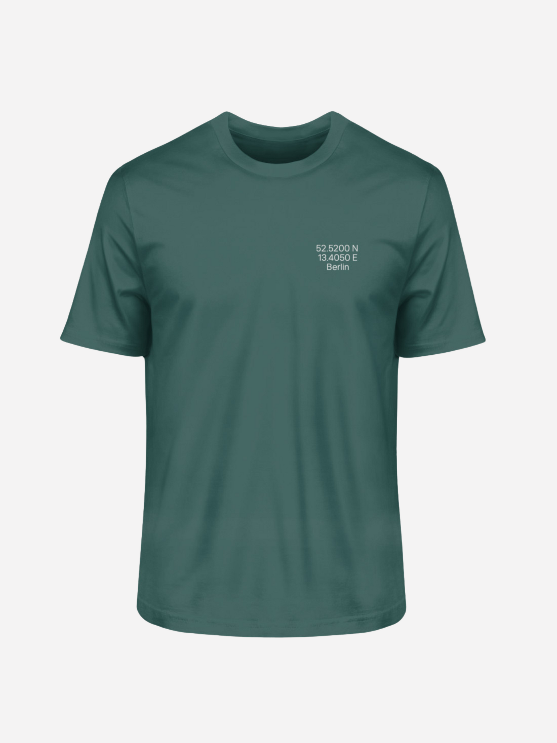„Vyfinity Berlin T-Shirt in Glazed Green mit kleinem Koordinaten-Frontprint auf der linken Brustseite, Herrenmodell“