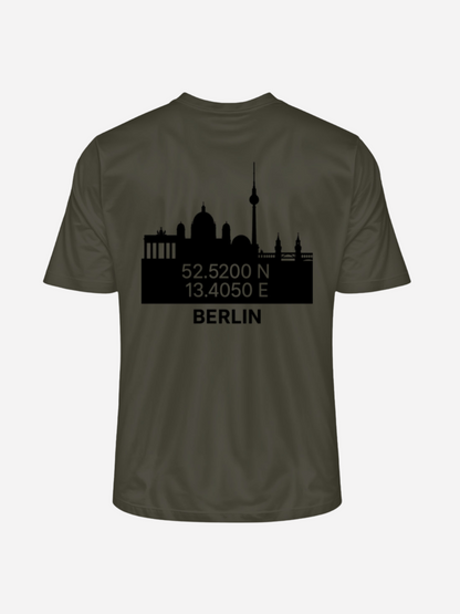Berlin T-Shirt in Khaki mit Koordinaten und Skyline als Rückenprint